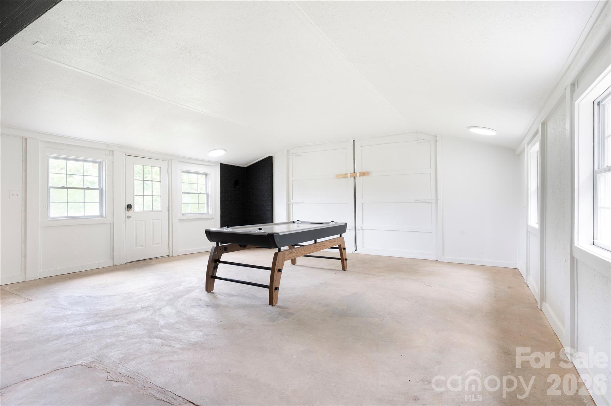 134 W Oakview Road Property Photo 33