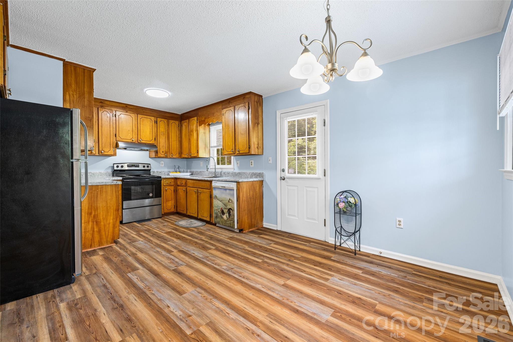 1421 Flint Hill Street Property Photo 8