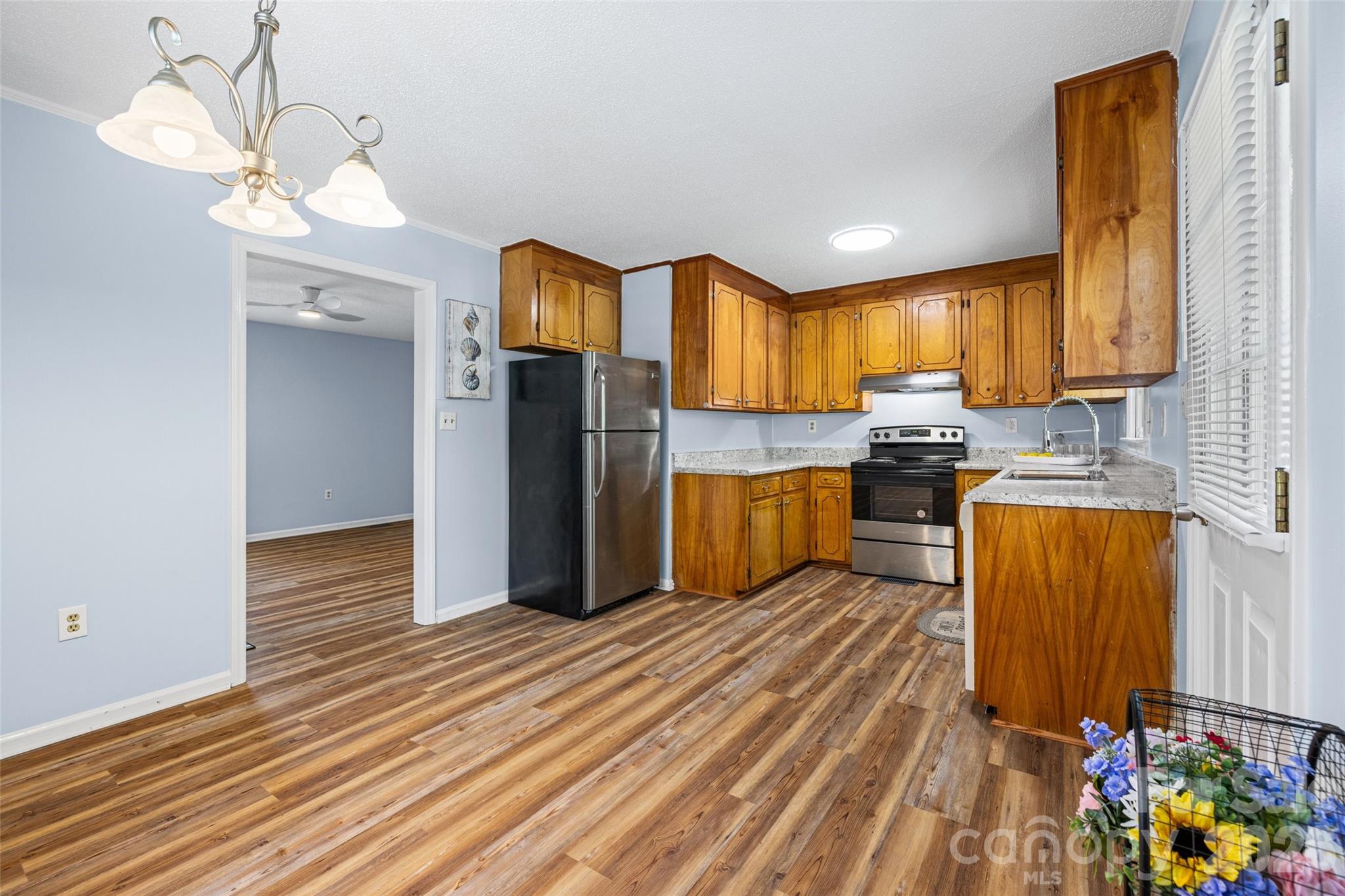 1421 Flint Hill Street Property Photo 9