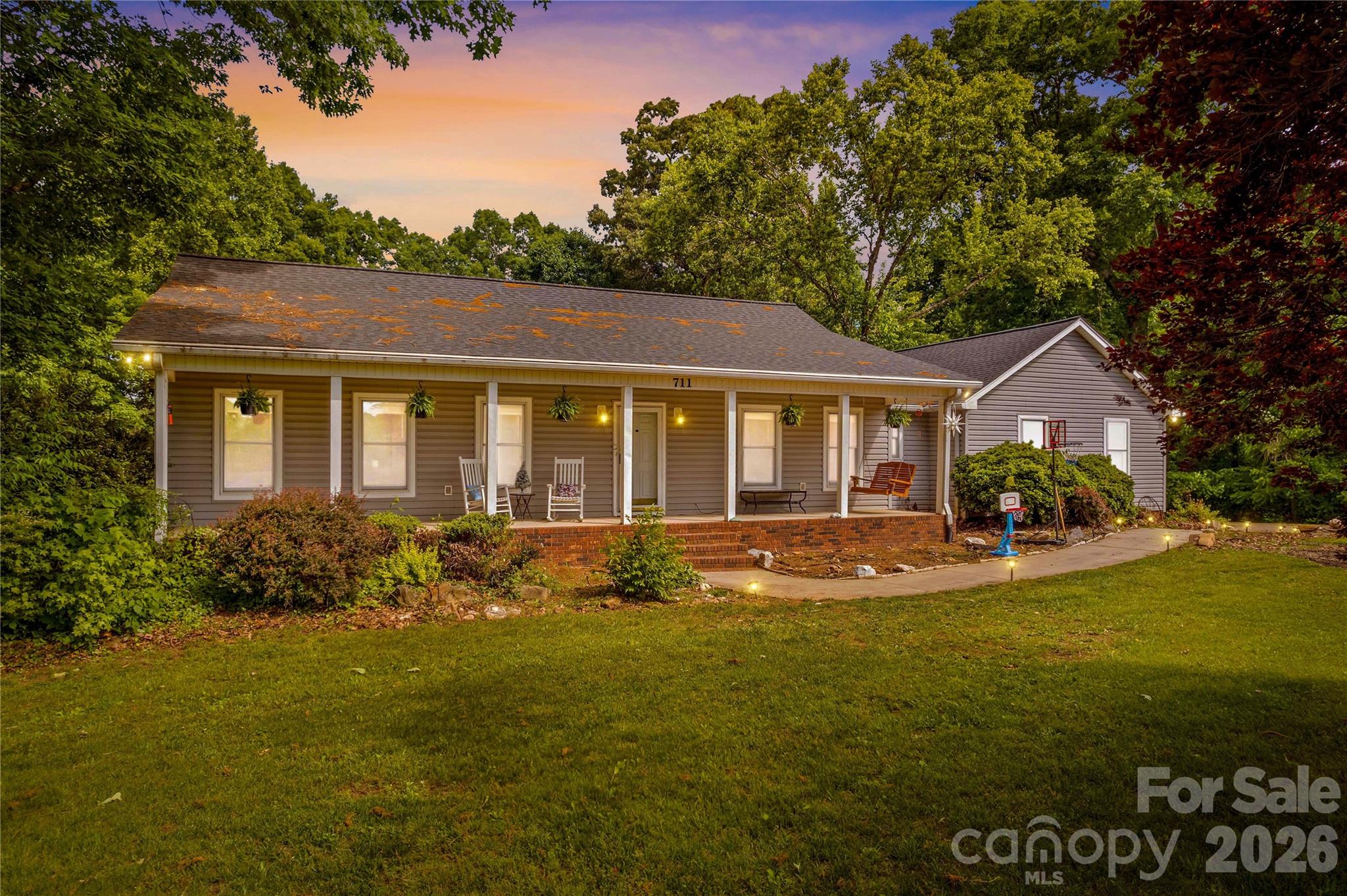711 Spring Pointe Drive Property Photo 1
