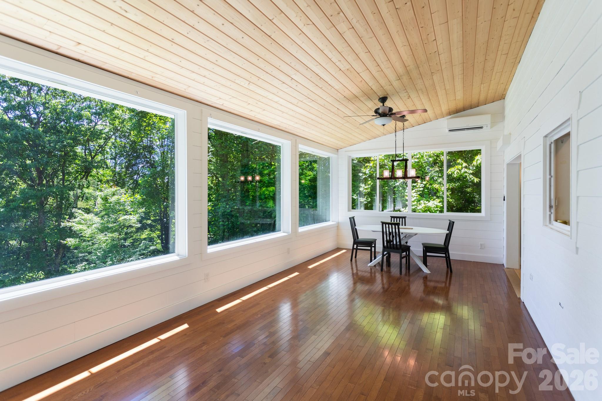 1621 Upward Way Property Photo 9