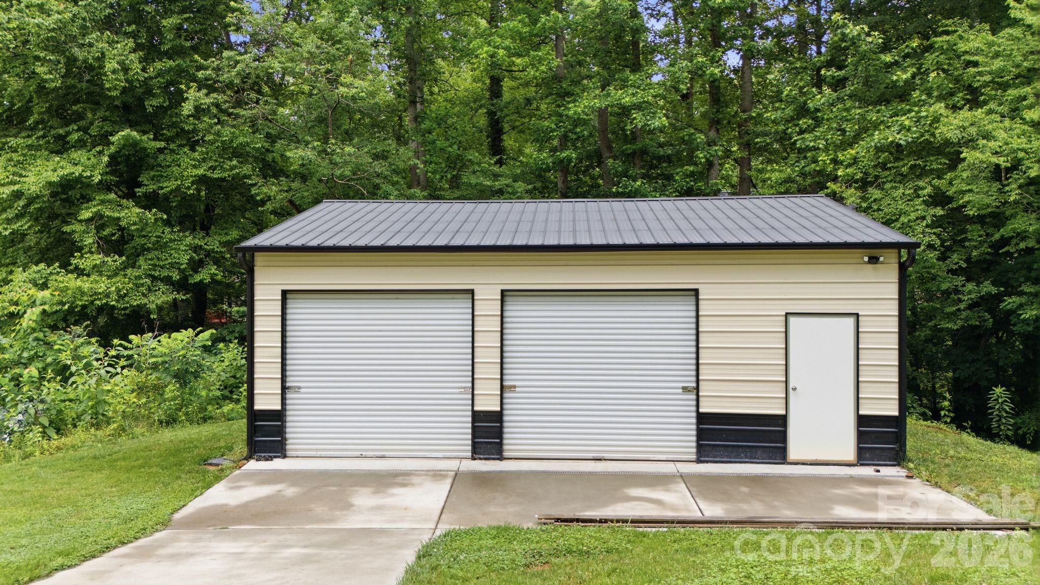 190 Meadow Glen Drive Property Photo 2
