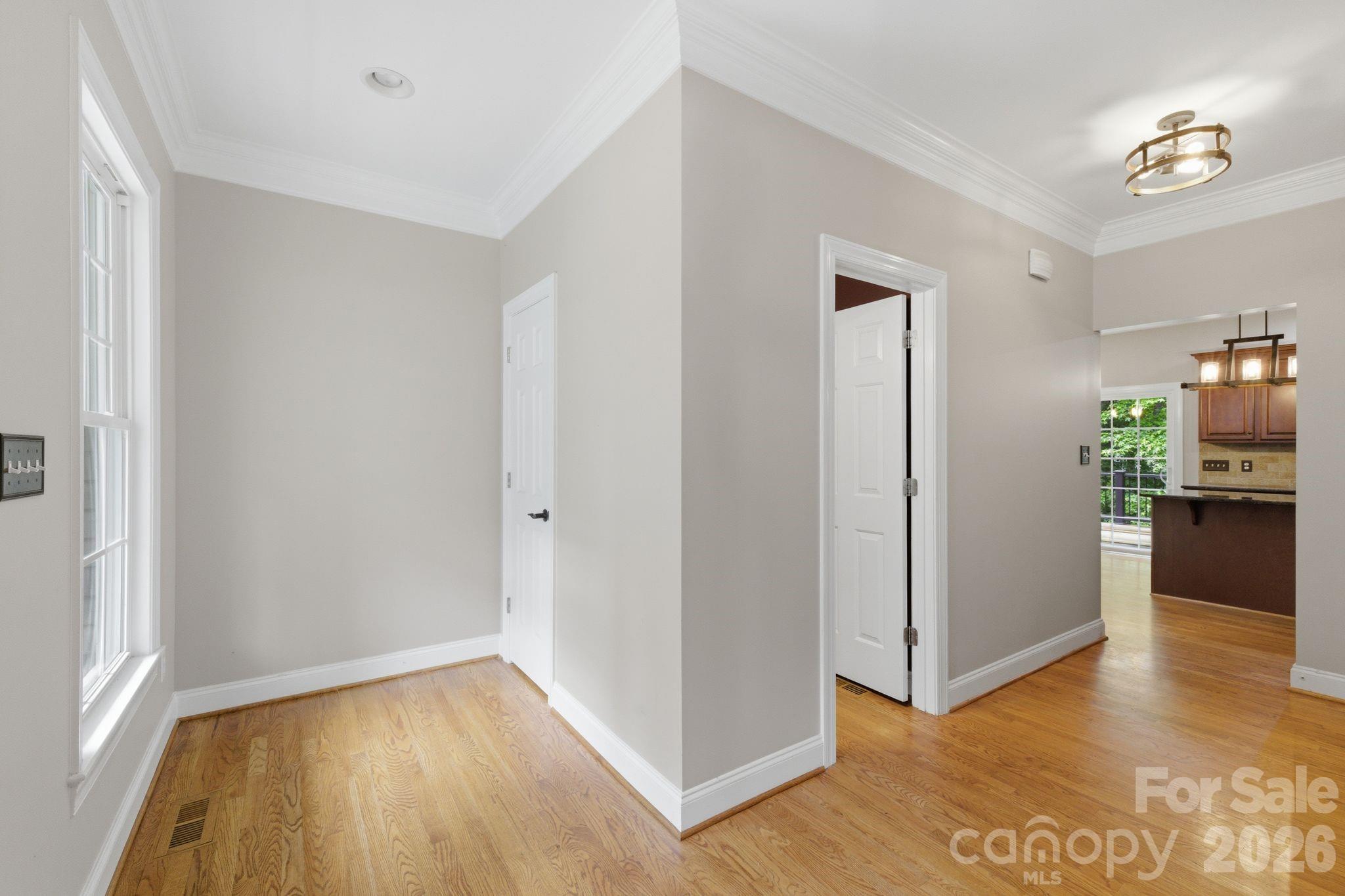 190 Meadow Glen Drive Property Photo 4