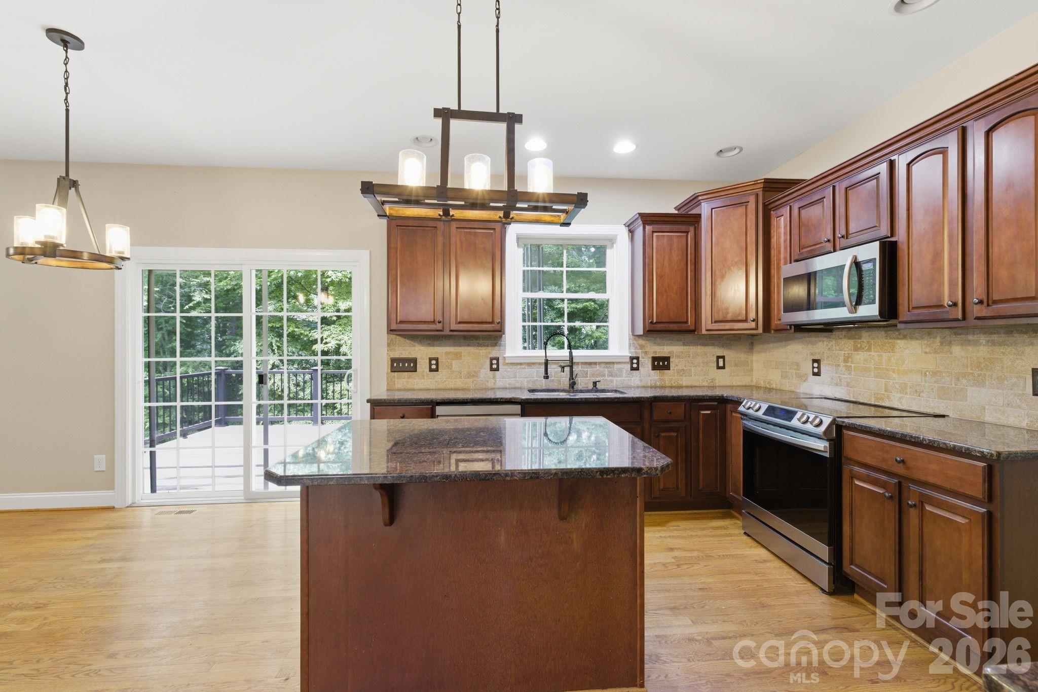190 Meadow Glen Drive Property Photo 6