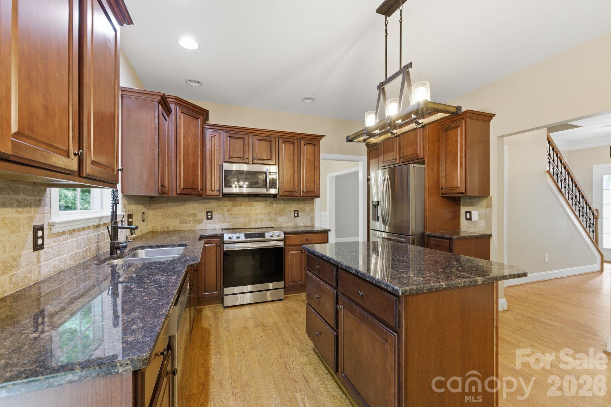 190 Meadow Glen Drive Property Photo 8