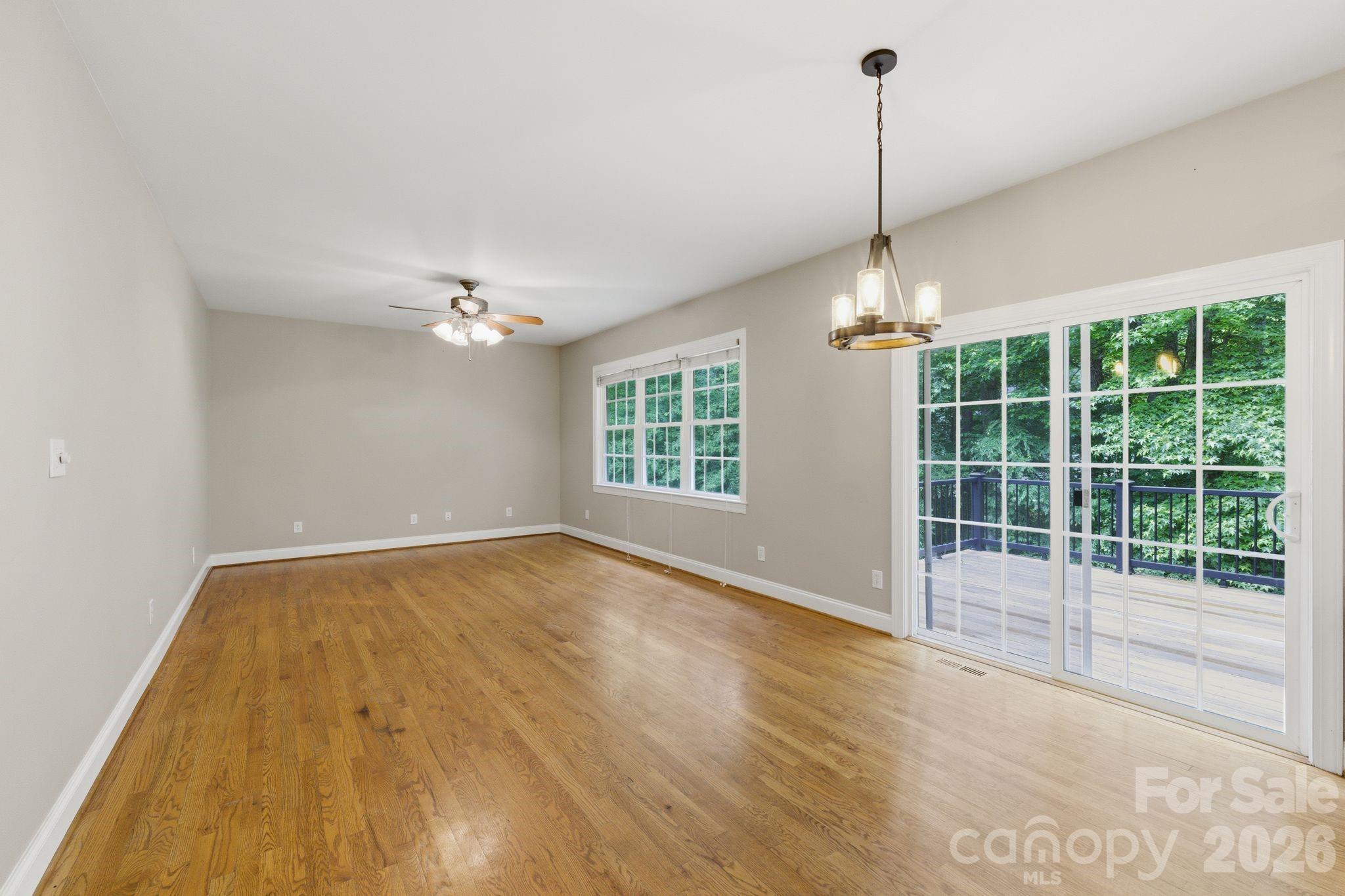 190 Meadow Glen Drive Property Photo 10