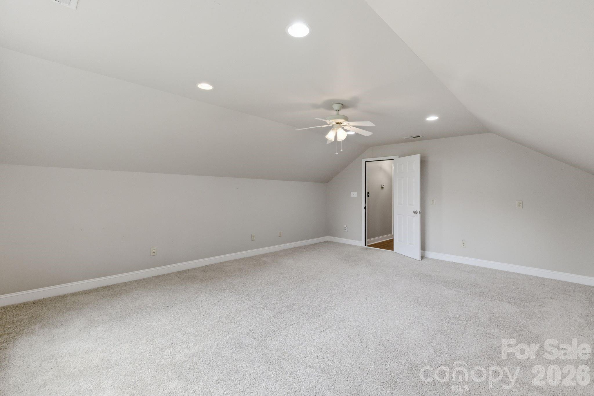 190 Meadow Glen Drive Property Photo 28