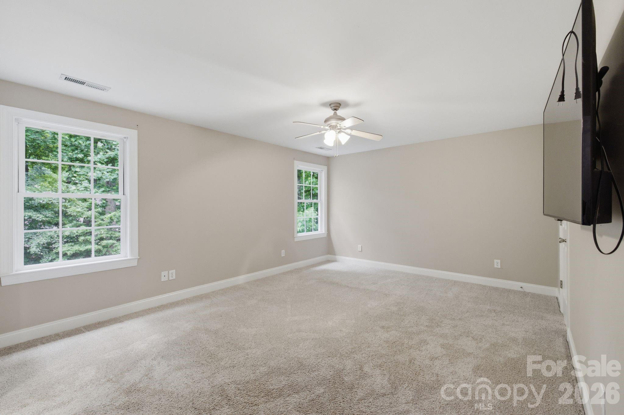 190 Meadow Glen Drive Property Photo 29