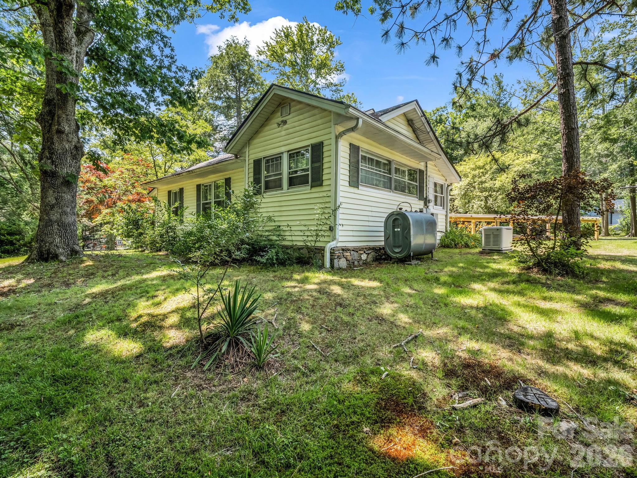 813 Montreat Road Property Photo 6