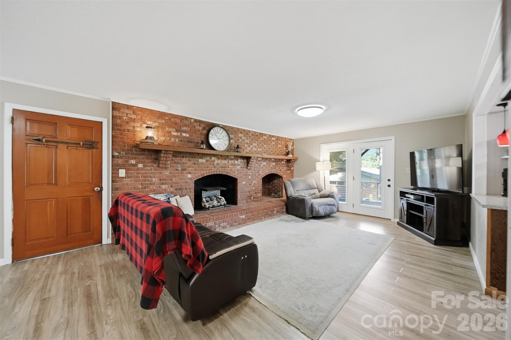 138 Whispering Pines Drive Property Photo 8