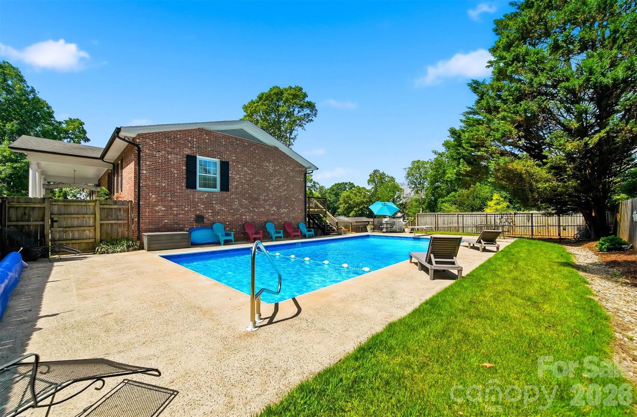 138 Whispering Pines Drive Property Photo 22