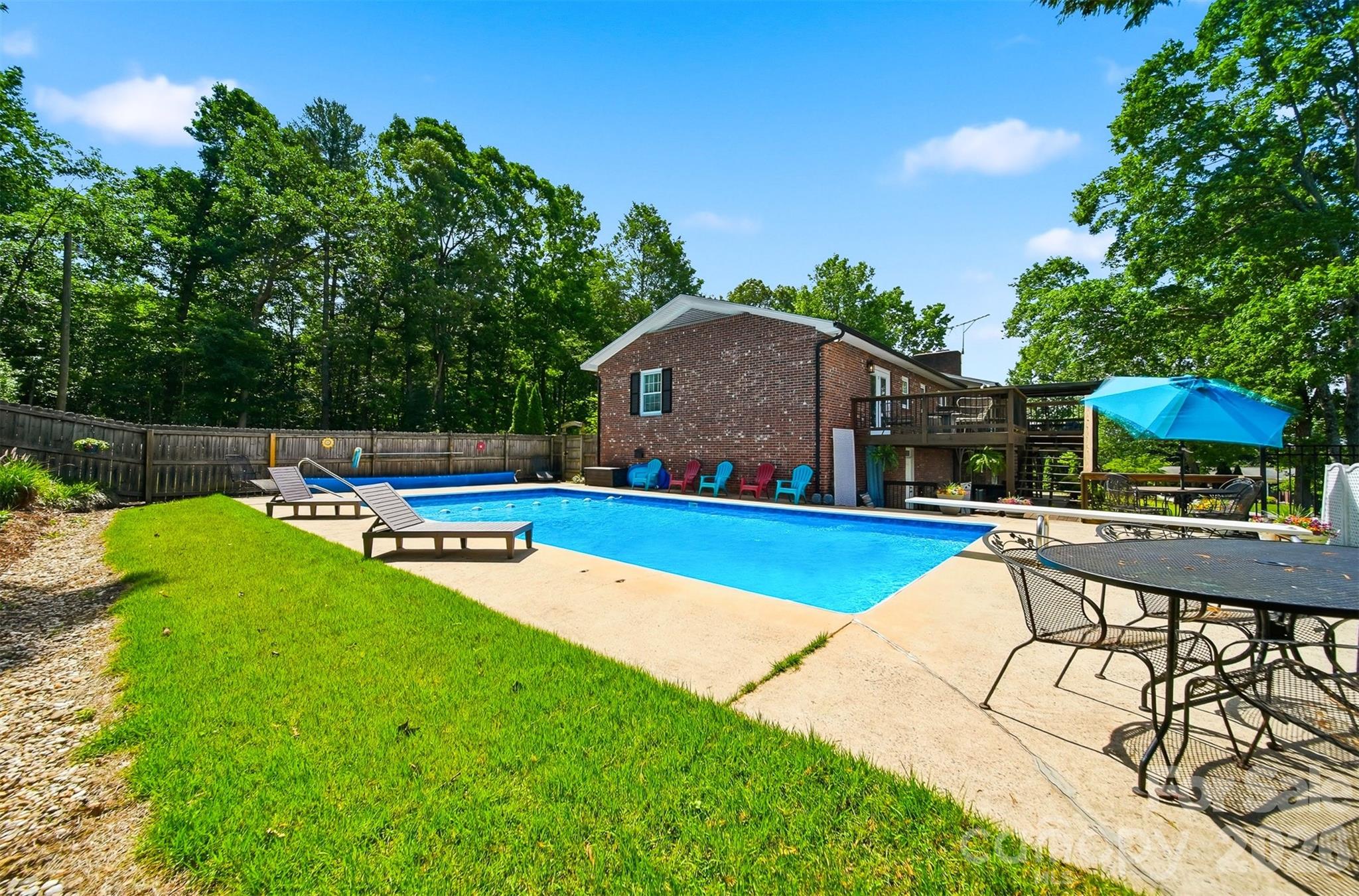 138 Whispering Pines Drive Property Photo 23