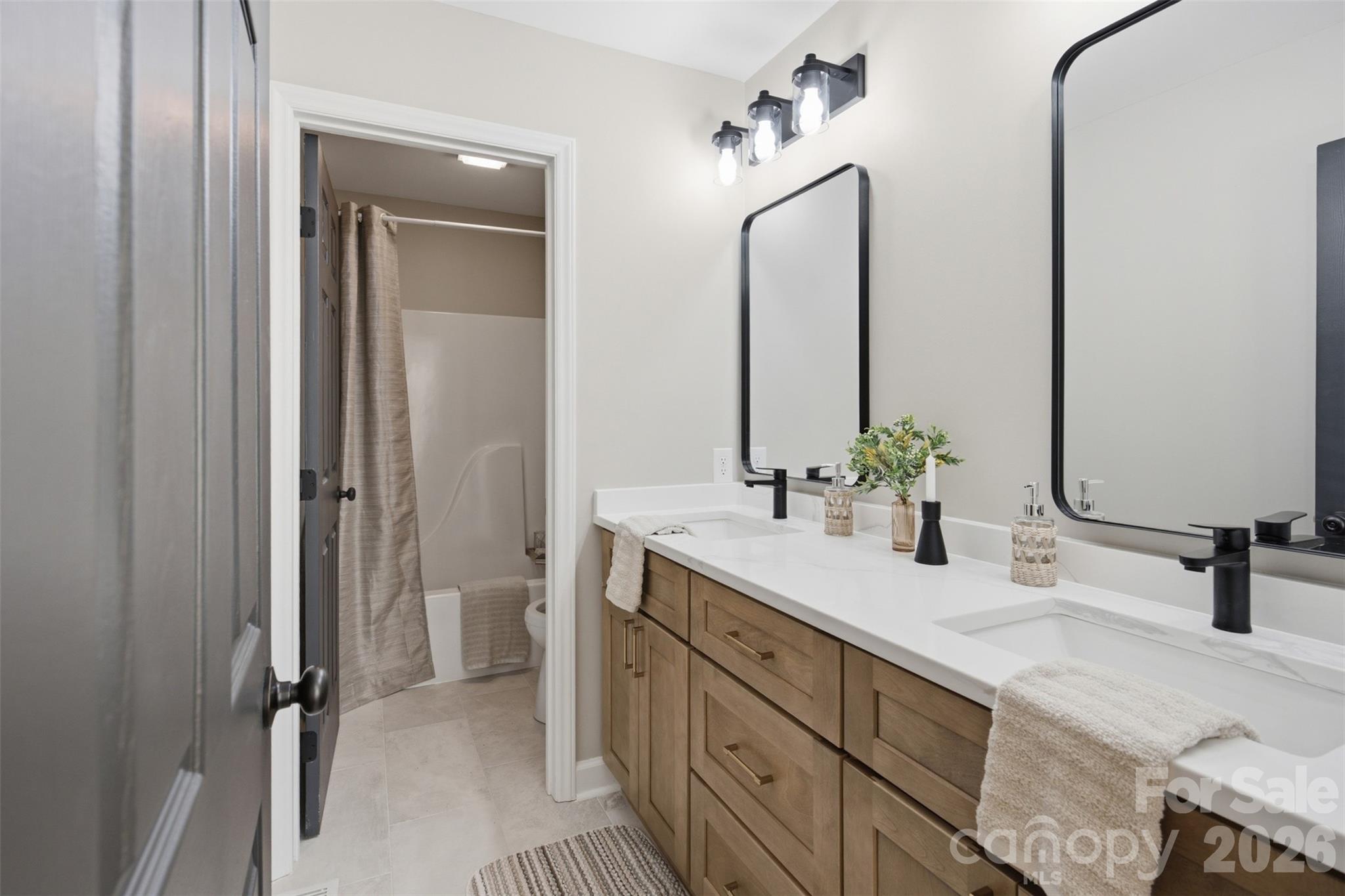 3730 Club House Drive Property Photo 6