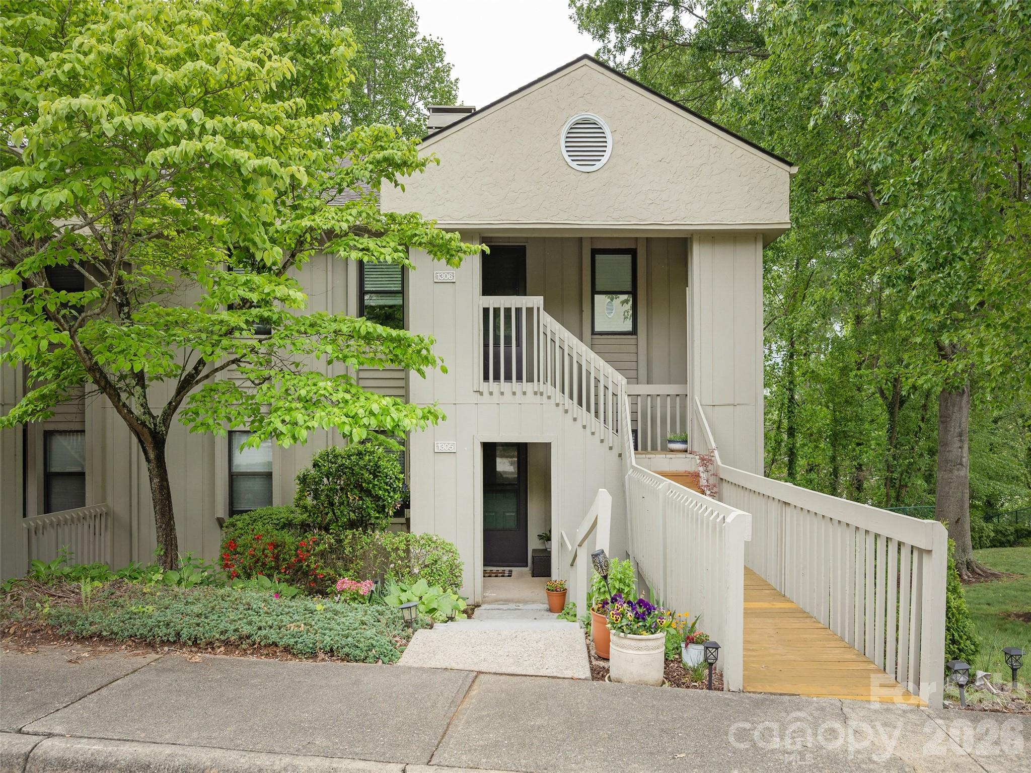 1305 Abbey Circle Property Photo 1