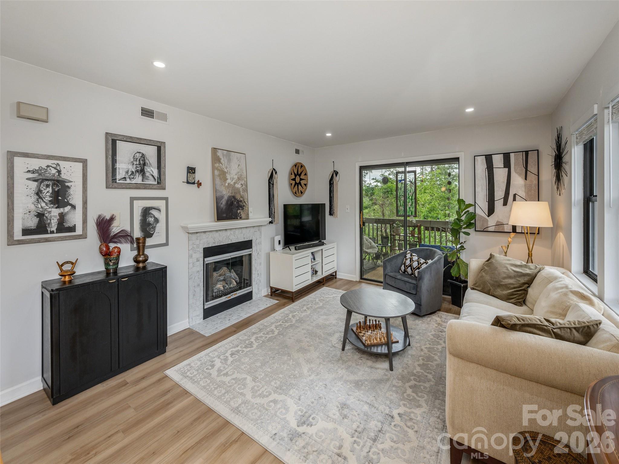 1305 Abbey Circle Property Photo 3