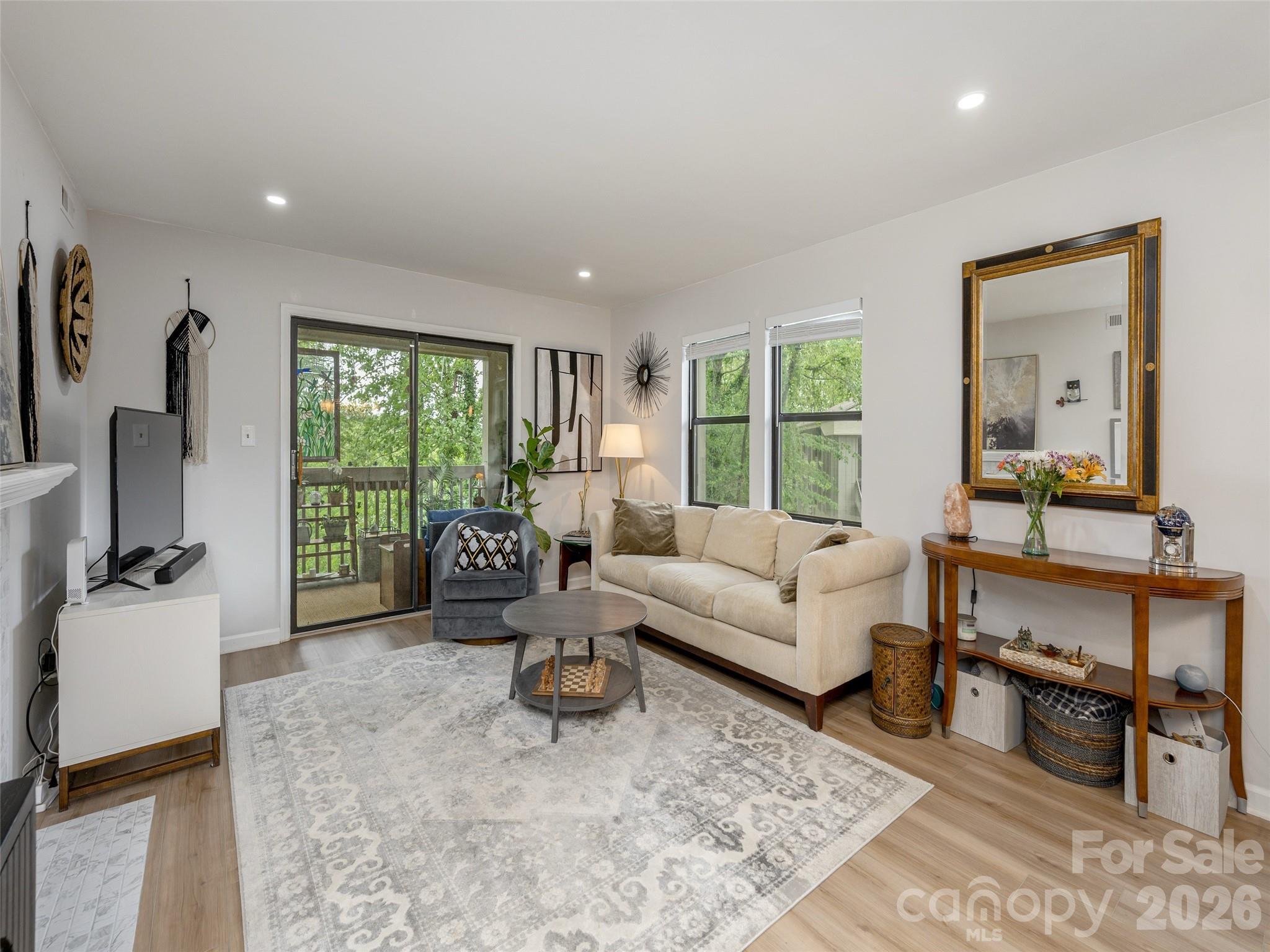 1305 Abbey Circle Property Photo 4