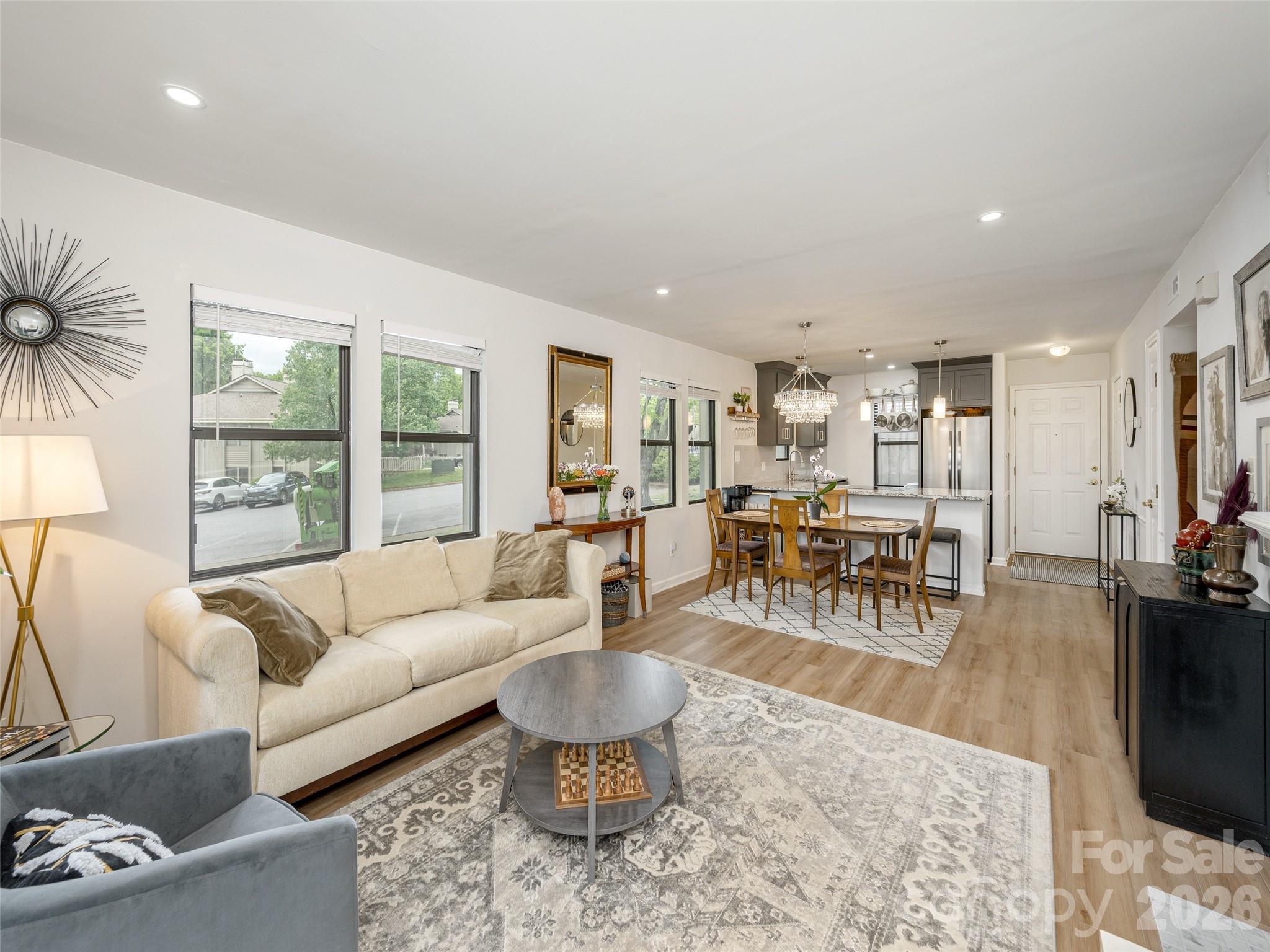 1305 Abbey Circle Property Photo 6