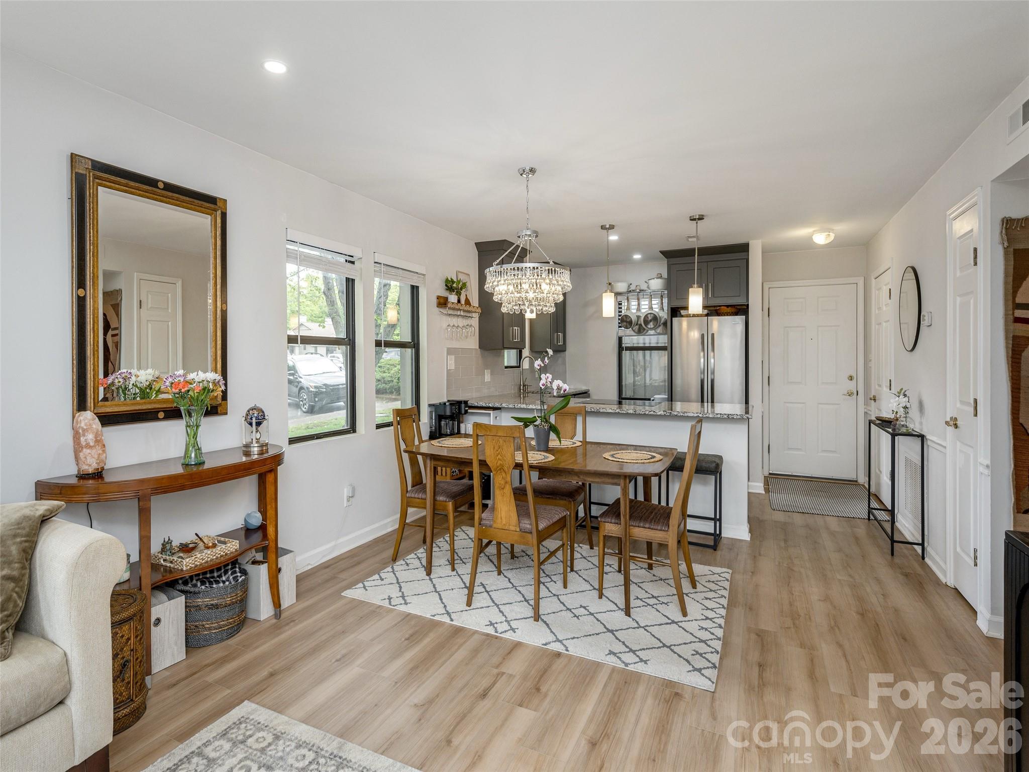 1305 Abbey Circle Property Photo 7