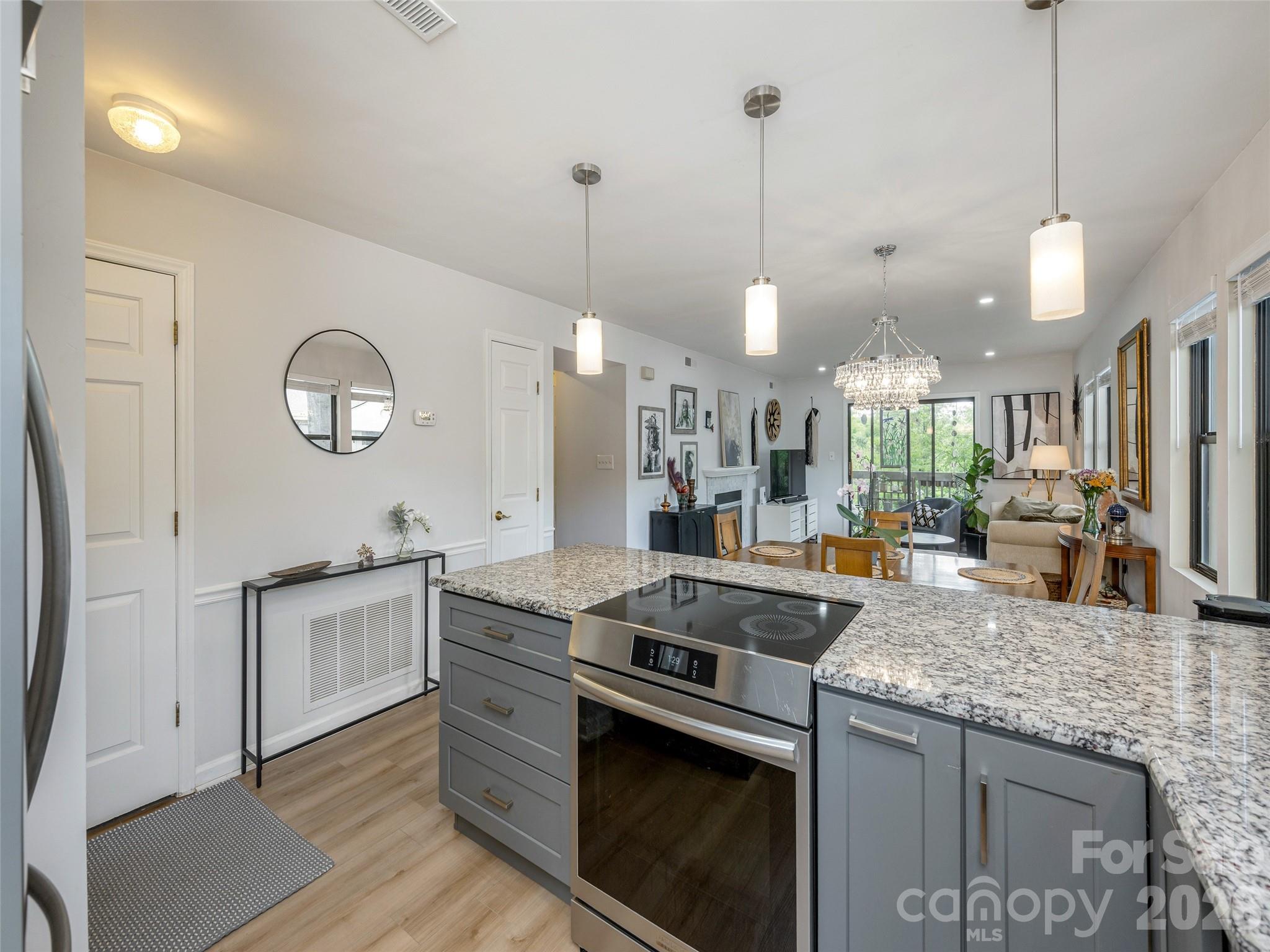 1305 Abbey Circle Property Photo 11