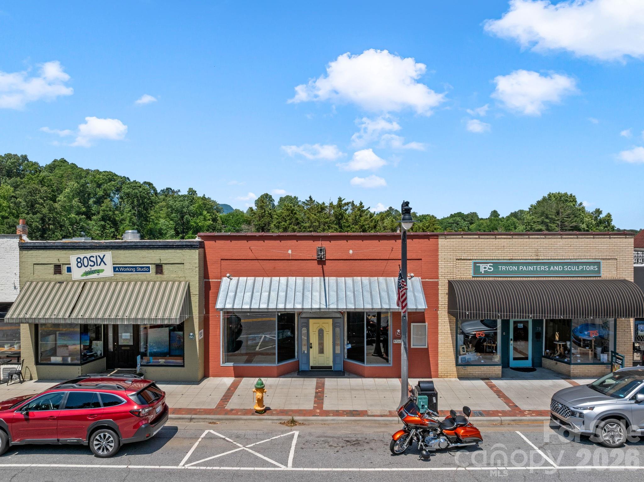 82 N Trade Street Property Photo 1