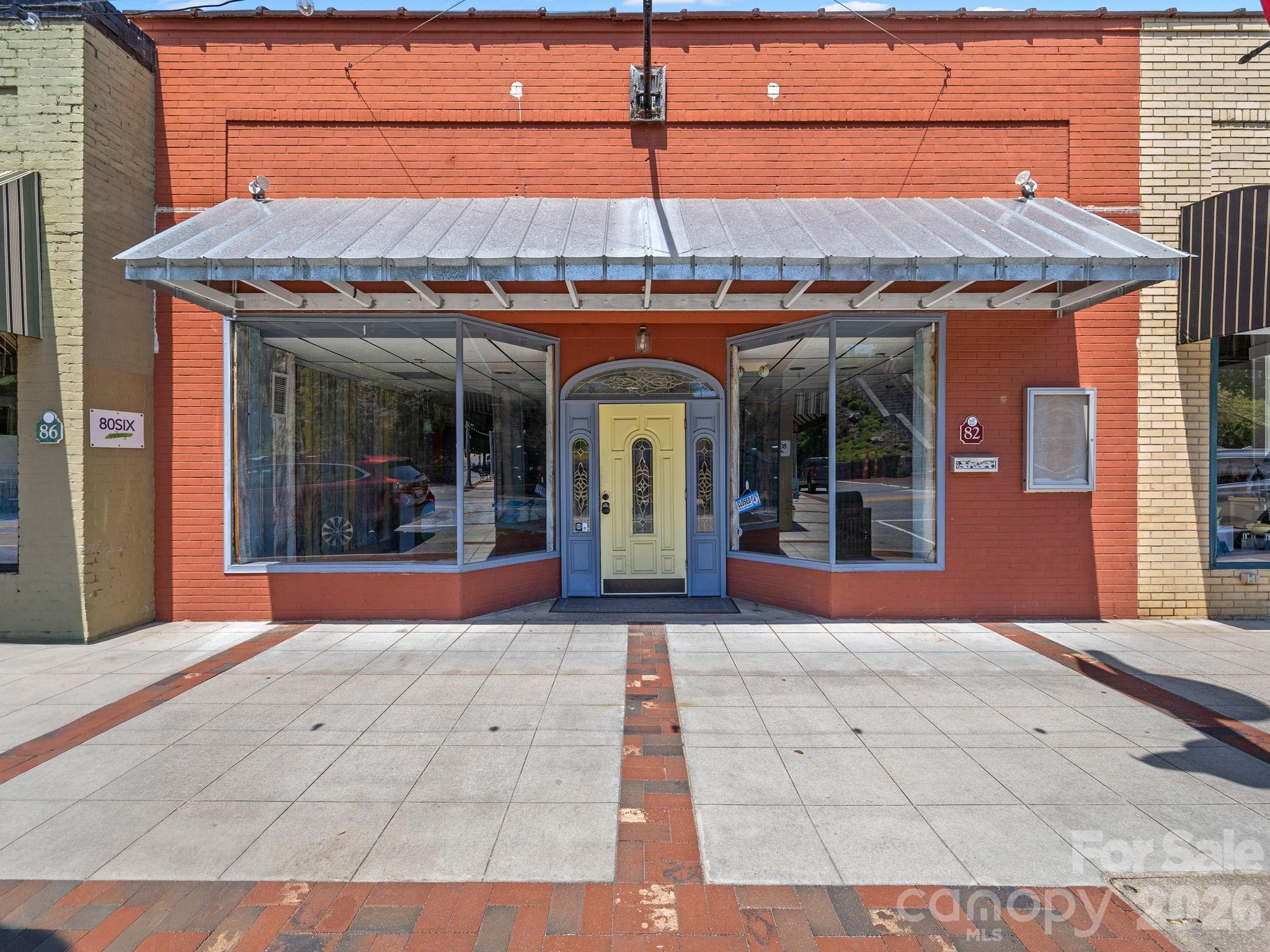 82 N Trade Street Property Photo 2