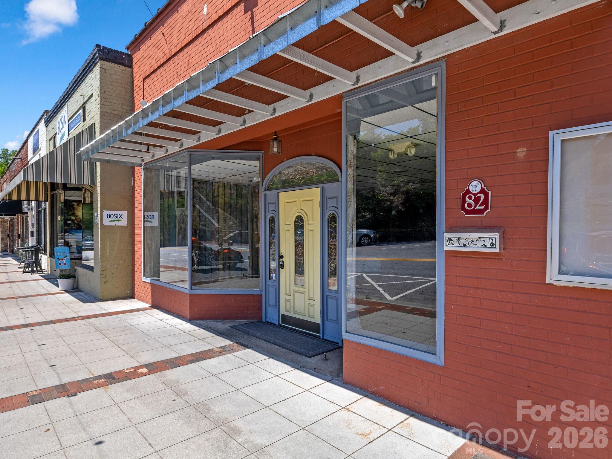 82 N Trade Street Property Photo 3