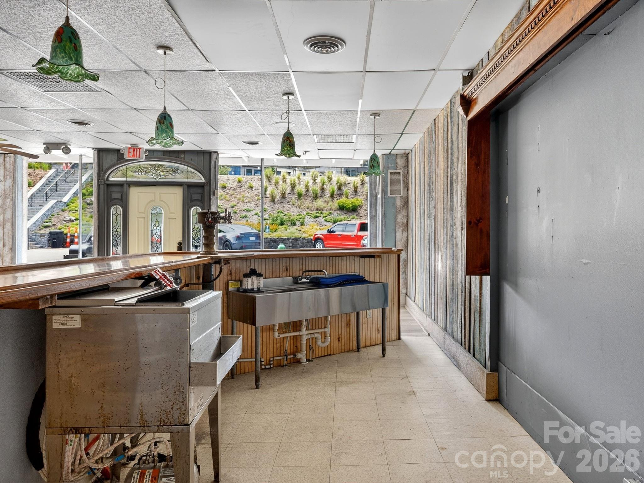 82 N Trade Street Property Photo 12