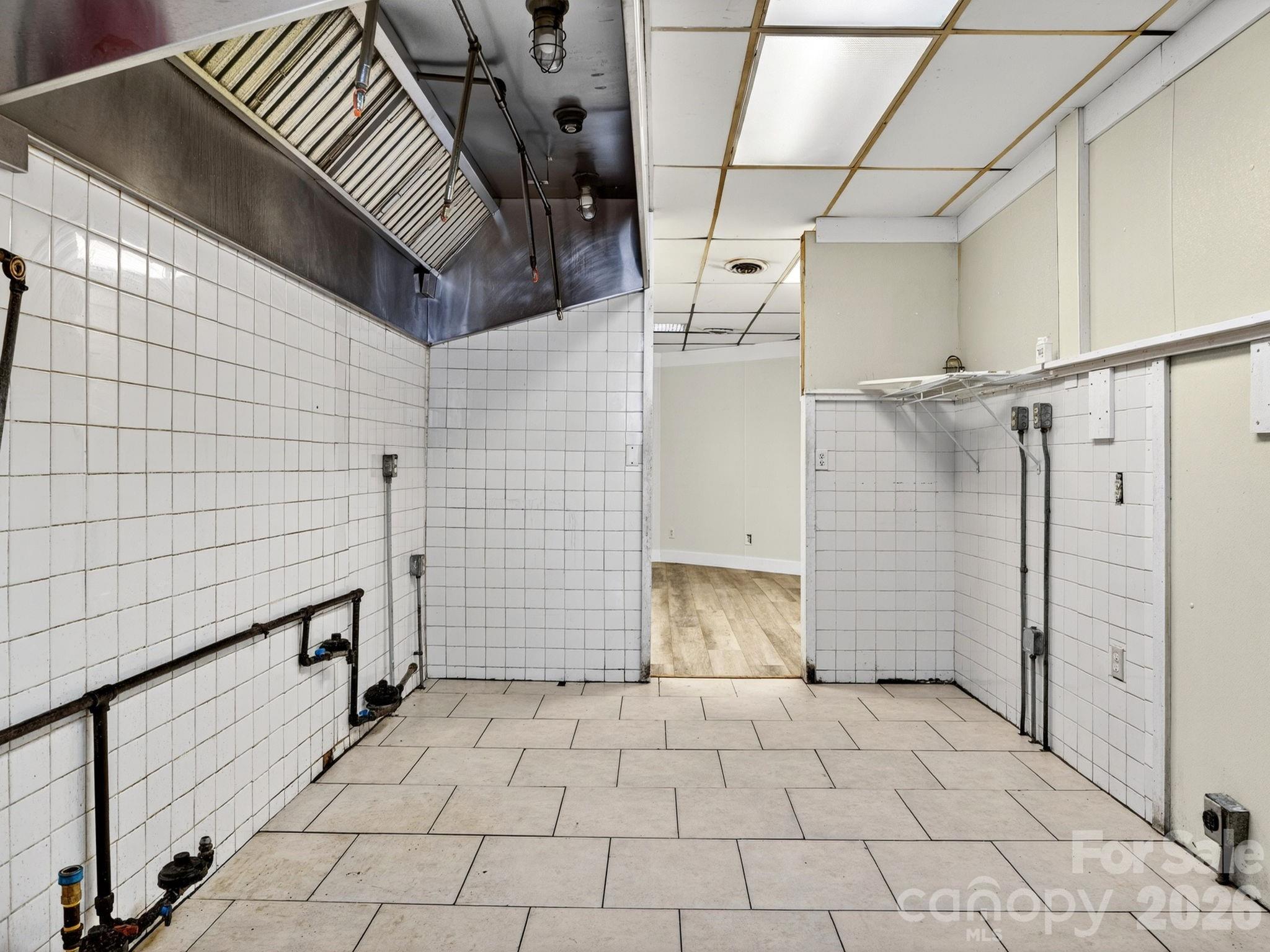 82 N Trade Street Property Photo 15