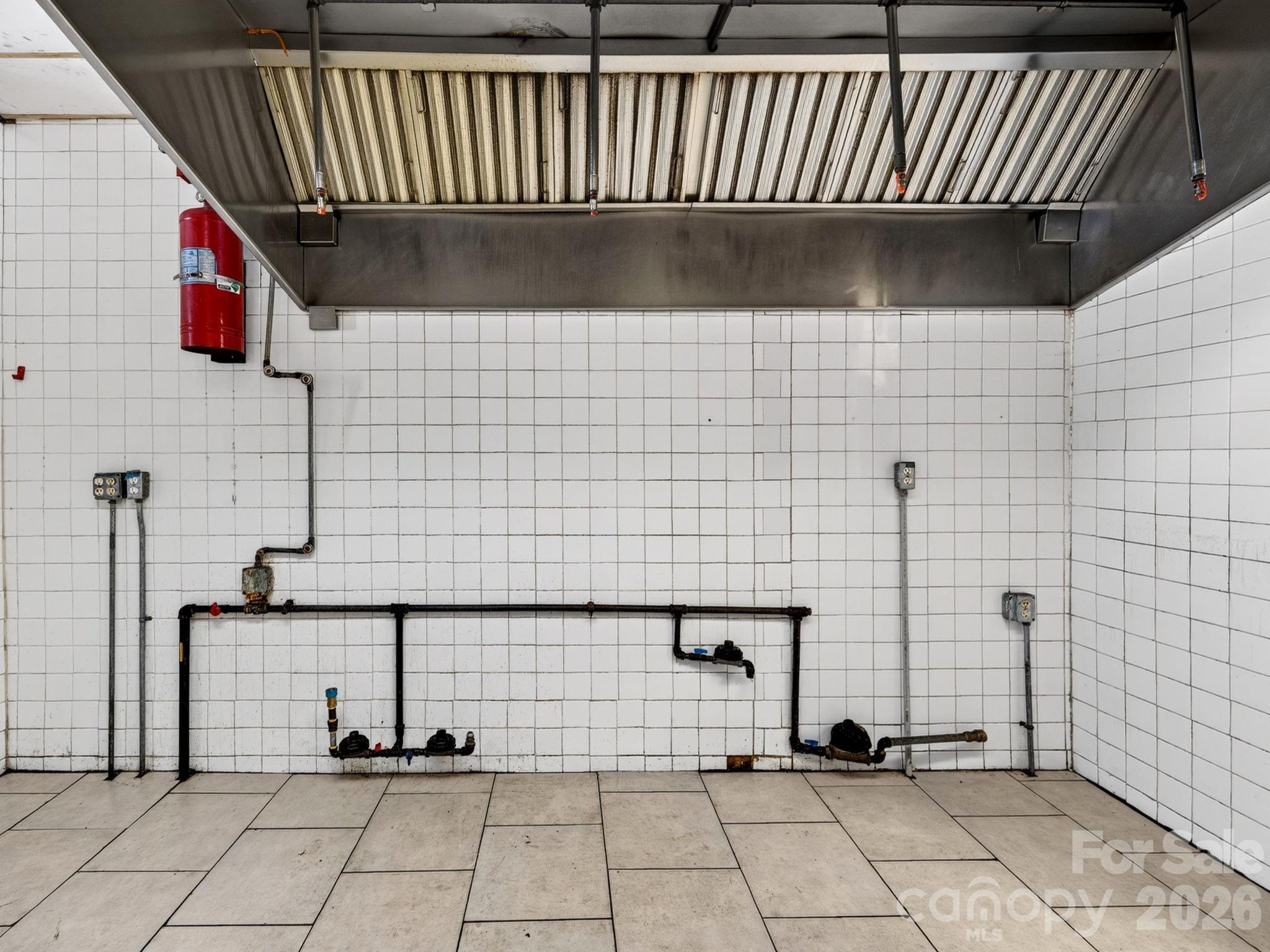 82 N Trade Street Property Photo 16