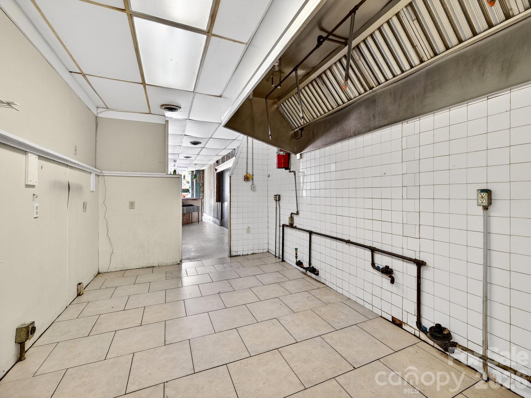 82 N Trade Street Property Photo 17