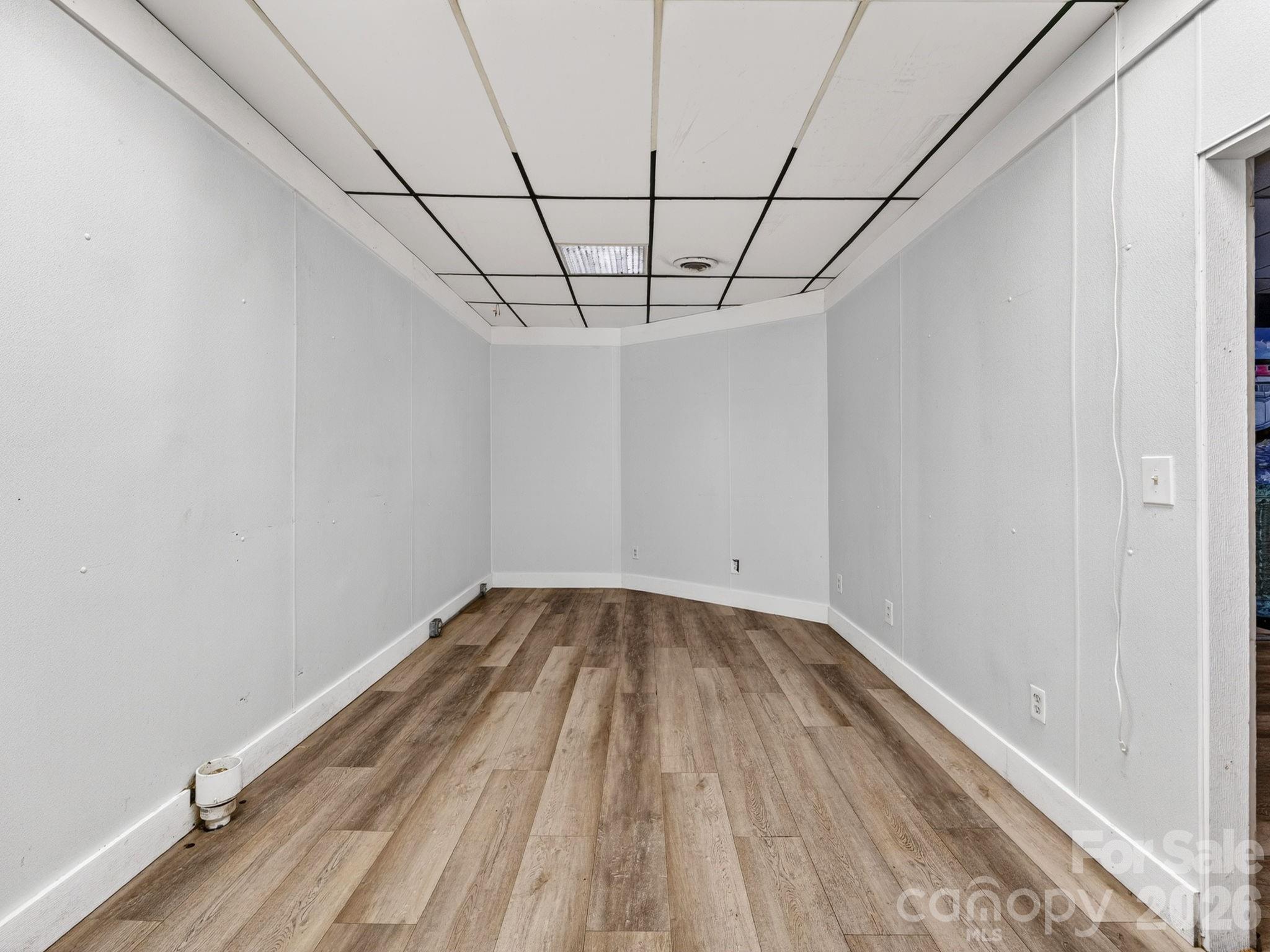 82 N Trade Street Property Photo 18