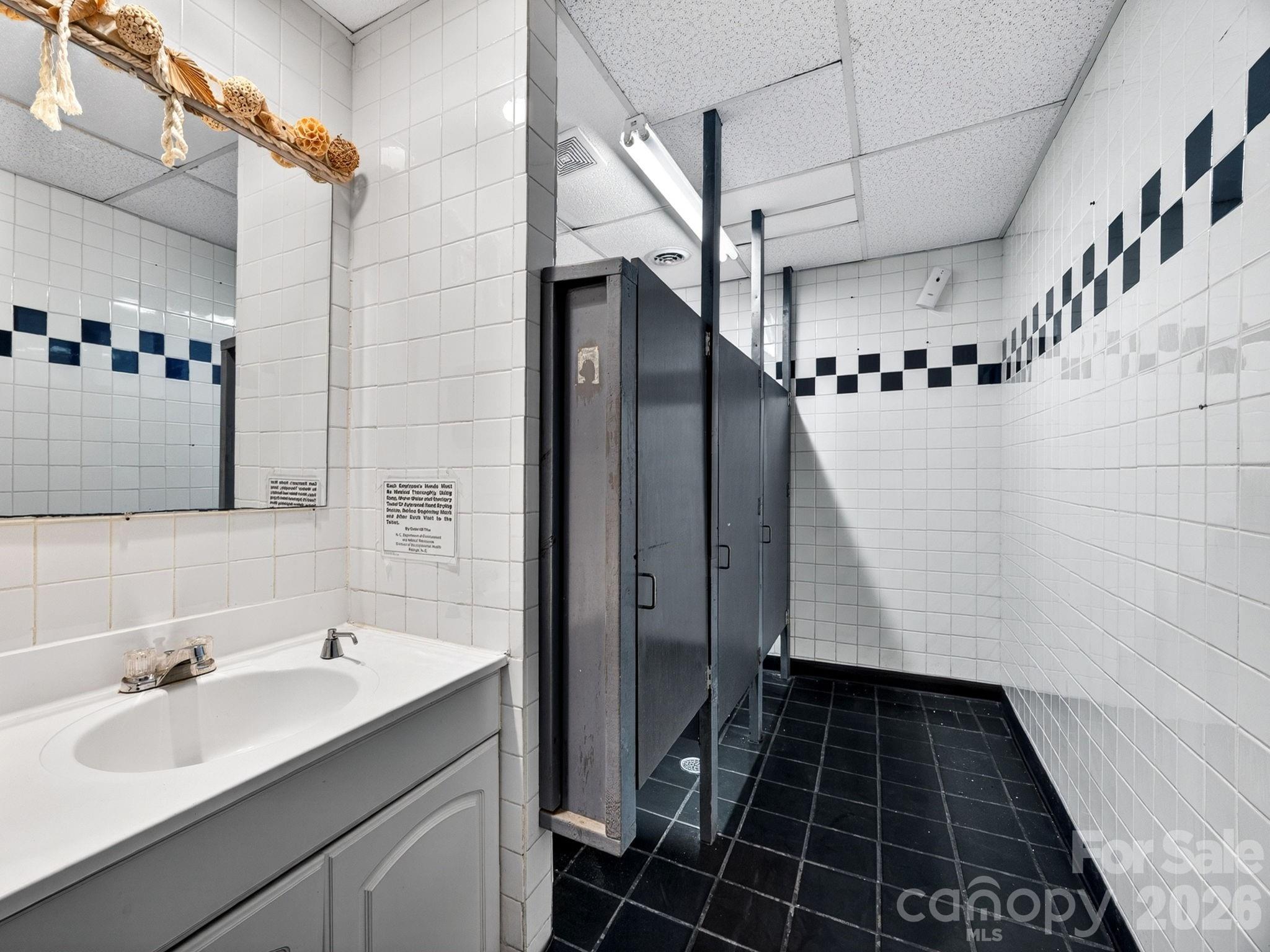 82 N Trade Street Property Photo 24