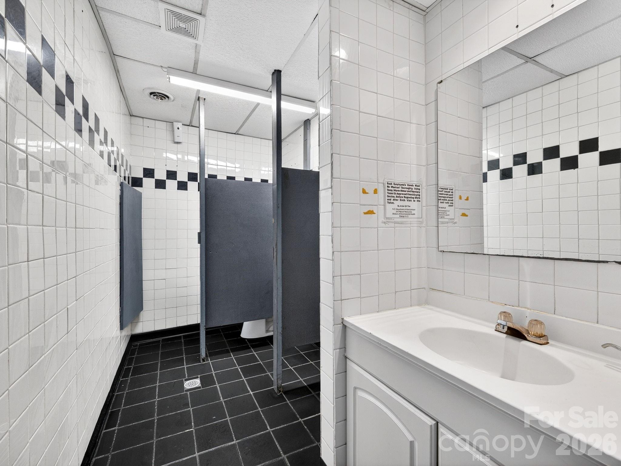 82 N Trade Street Property Photo 25
