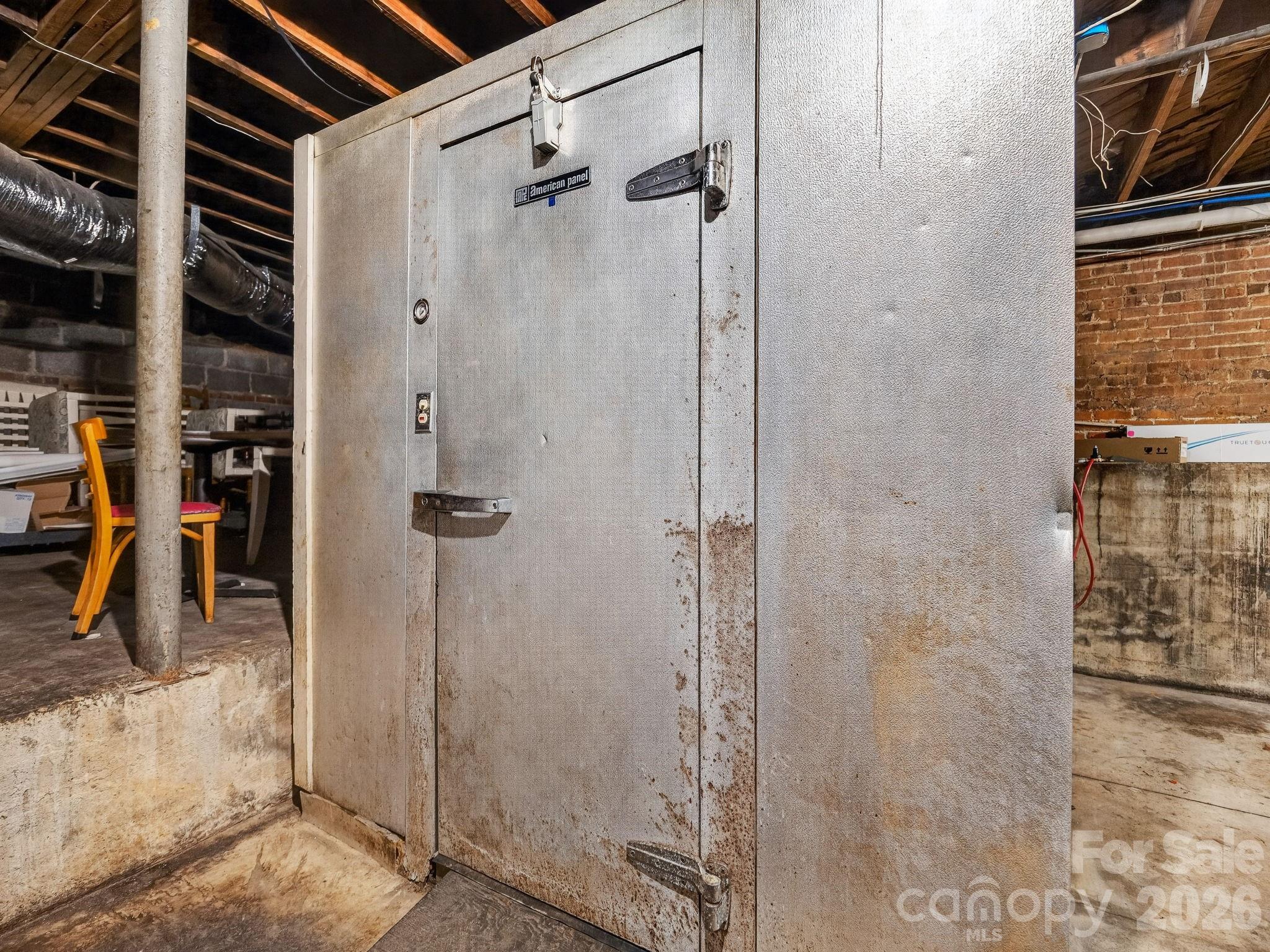 82 N Trade Street Property Photo 30