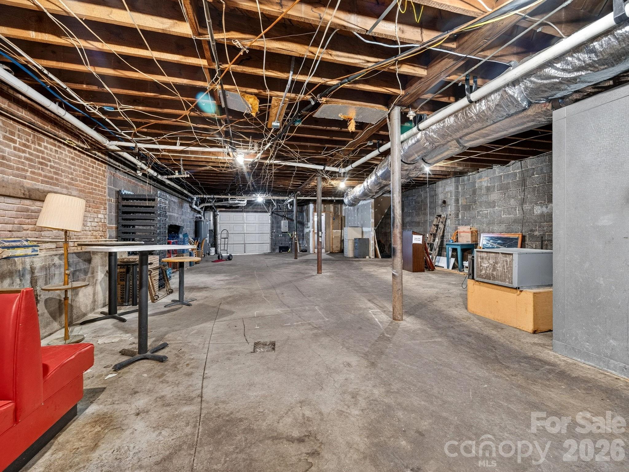 82 N Trade Street Property Photo 31
