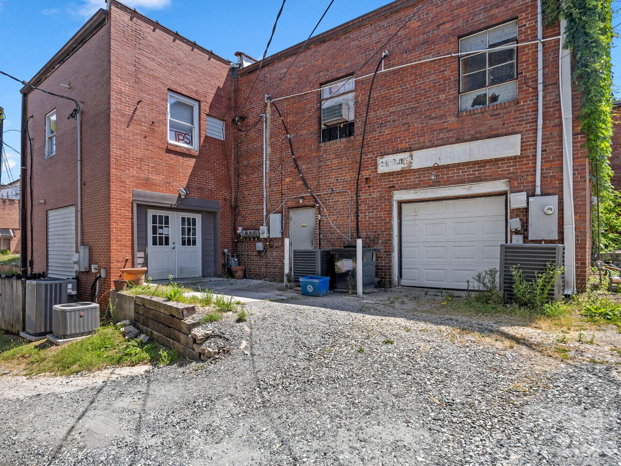 82 N Trade Street Property Photo 32