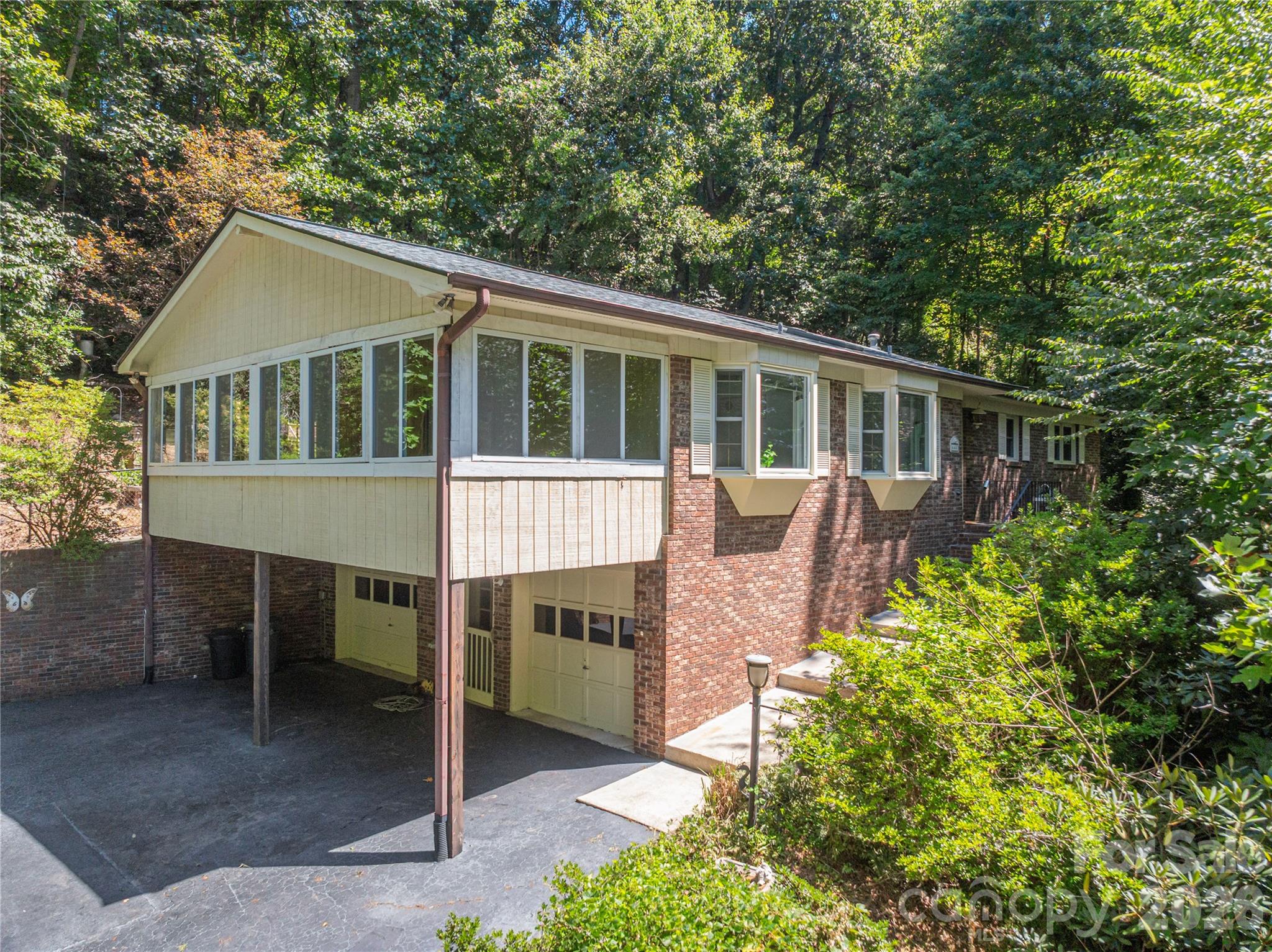446 Deerhaven Lane Property Photo 1
