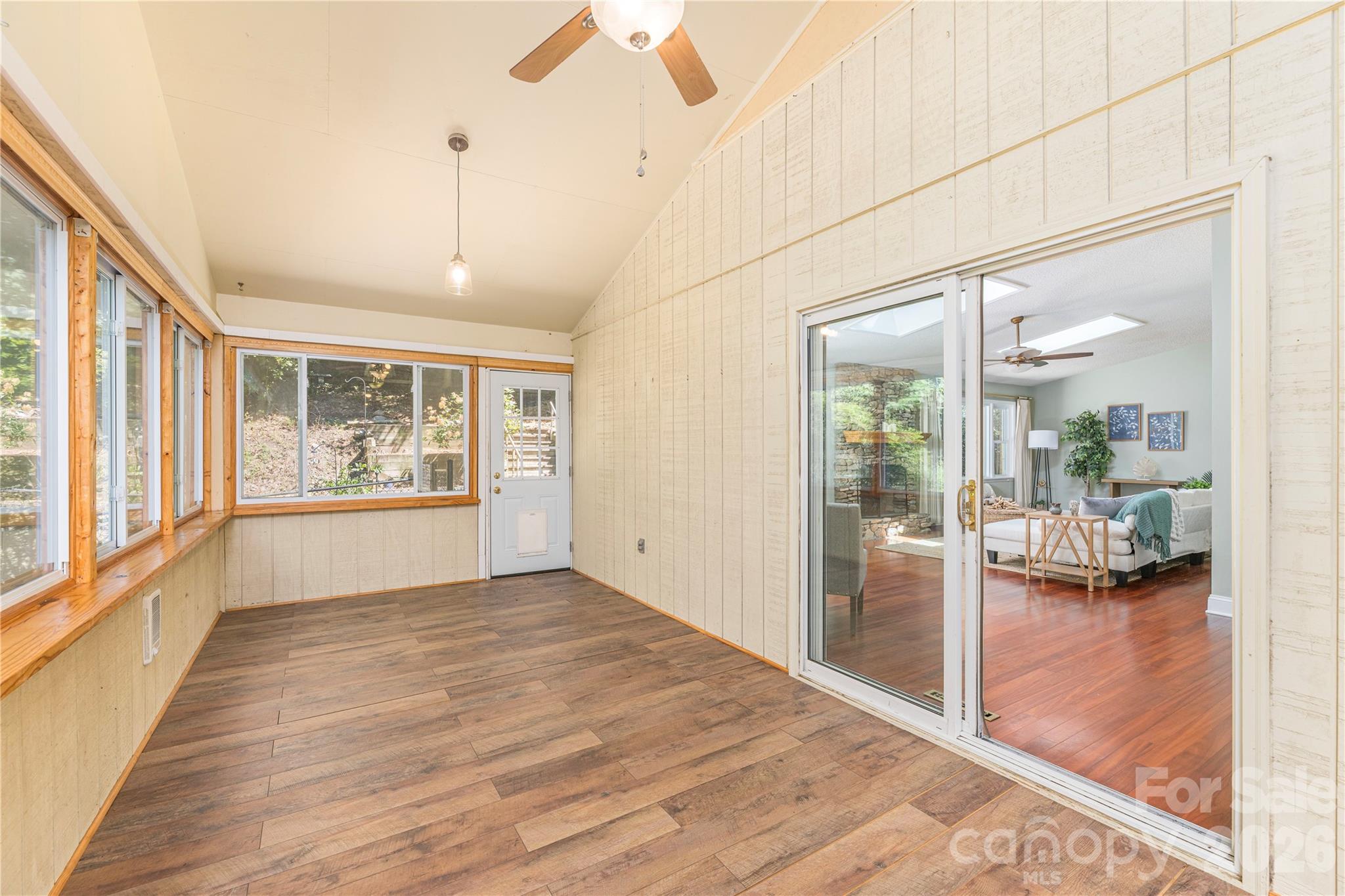 446 Deerhaven Lane Property Photo 8