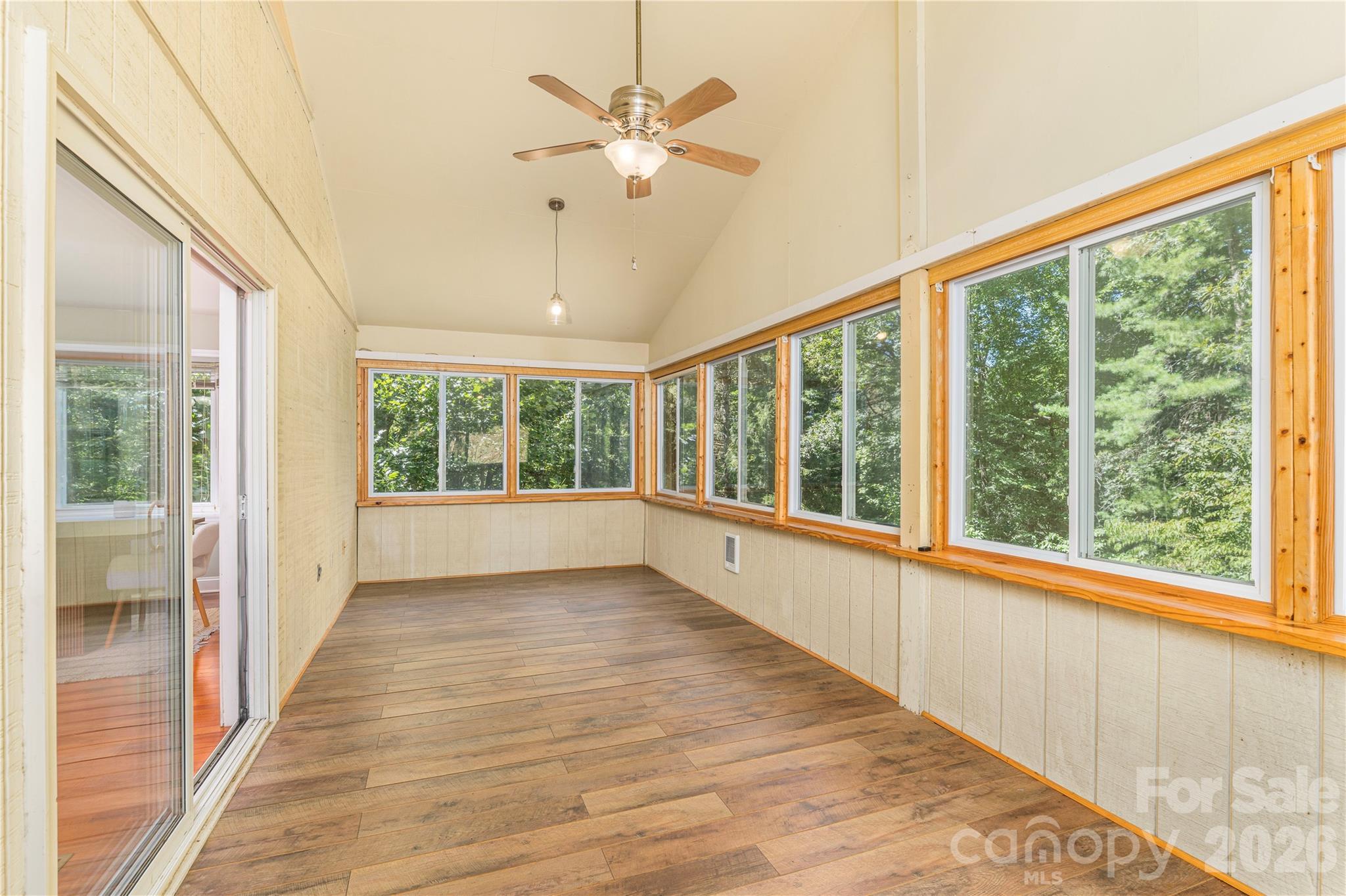 446 Deerhaven Lane Property Photo 9