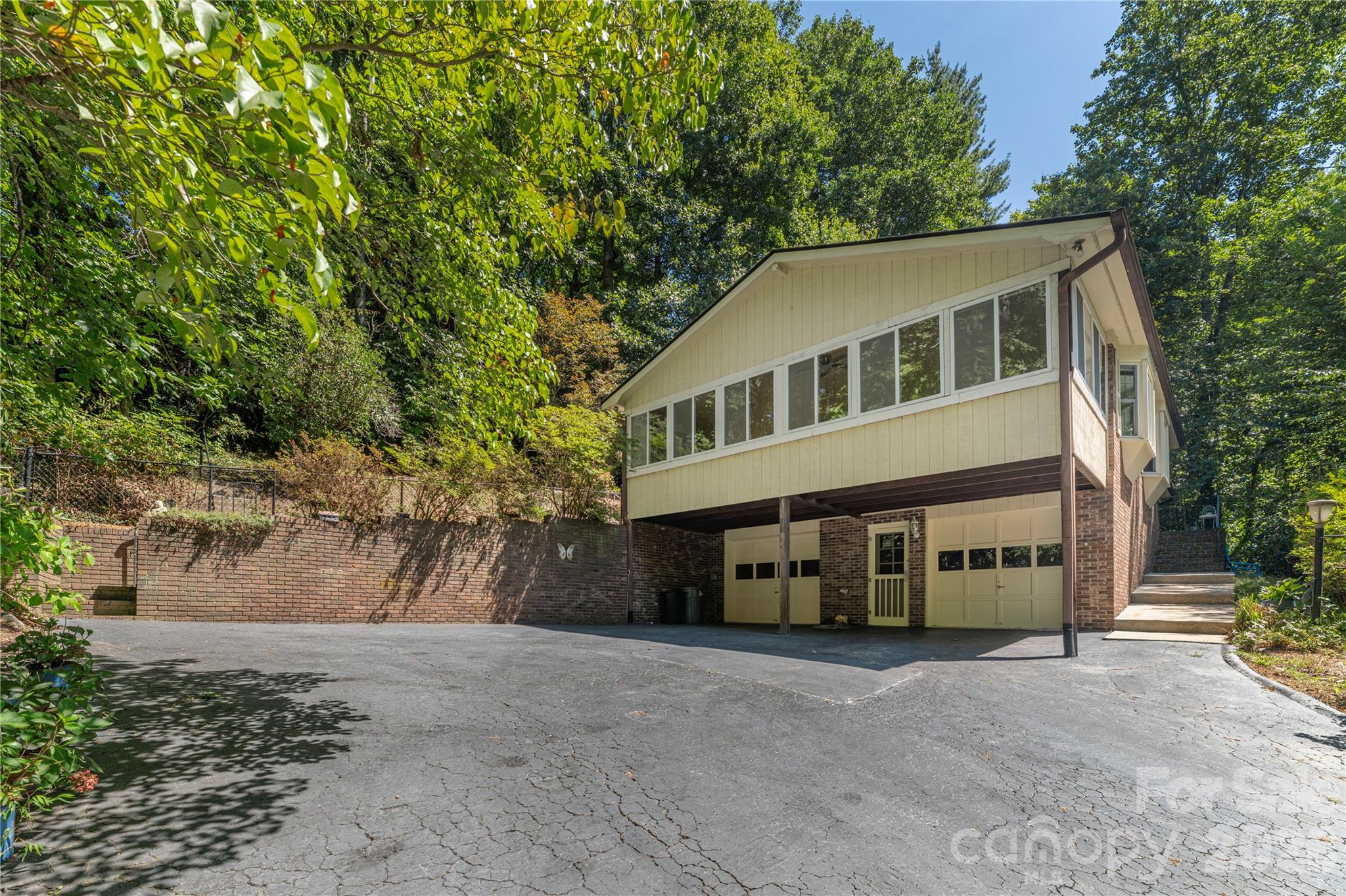 446 Deerhaven Lane Property Photo 28