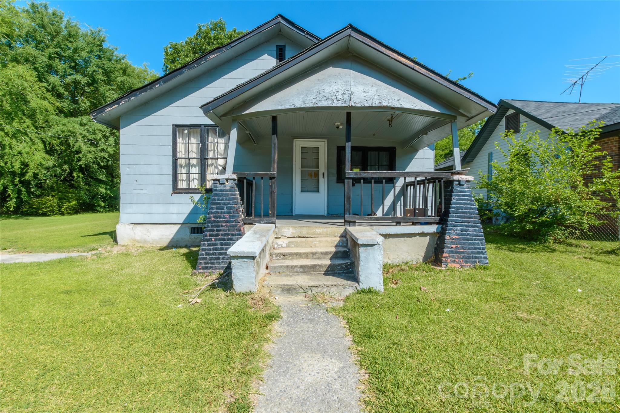 752 Carolina Avenue Property Photo 2
