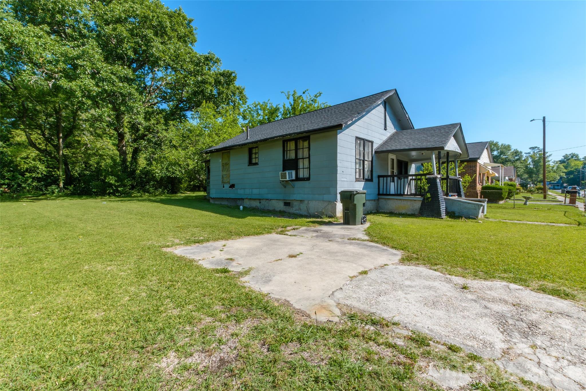 752 Carolina Avenue Property Photo 3