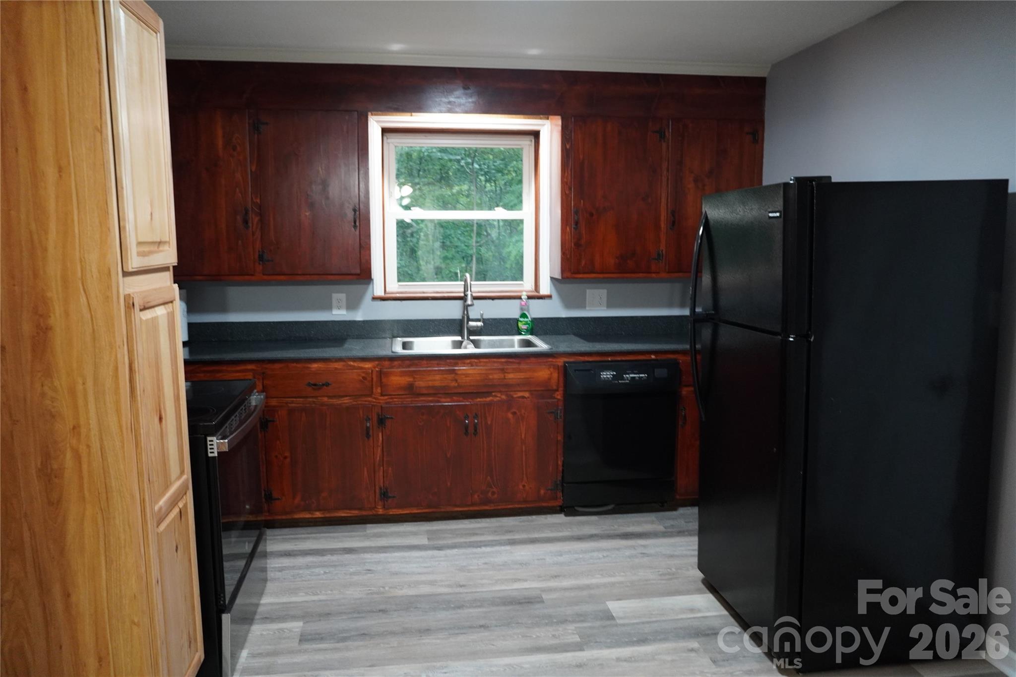 187 Owens Street Property Photo 8