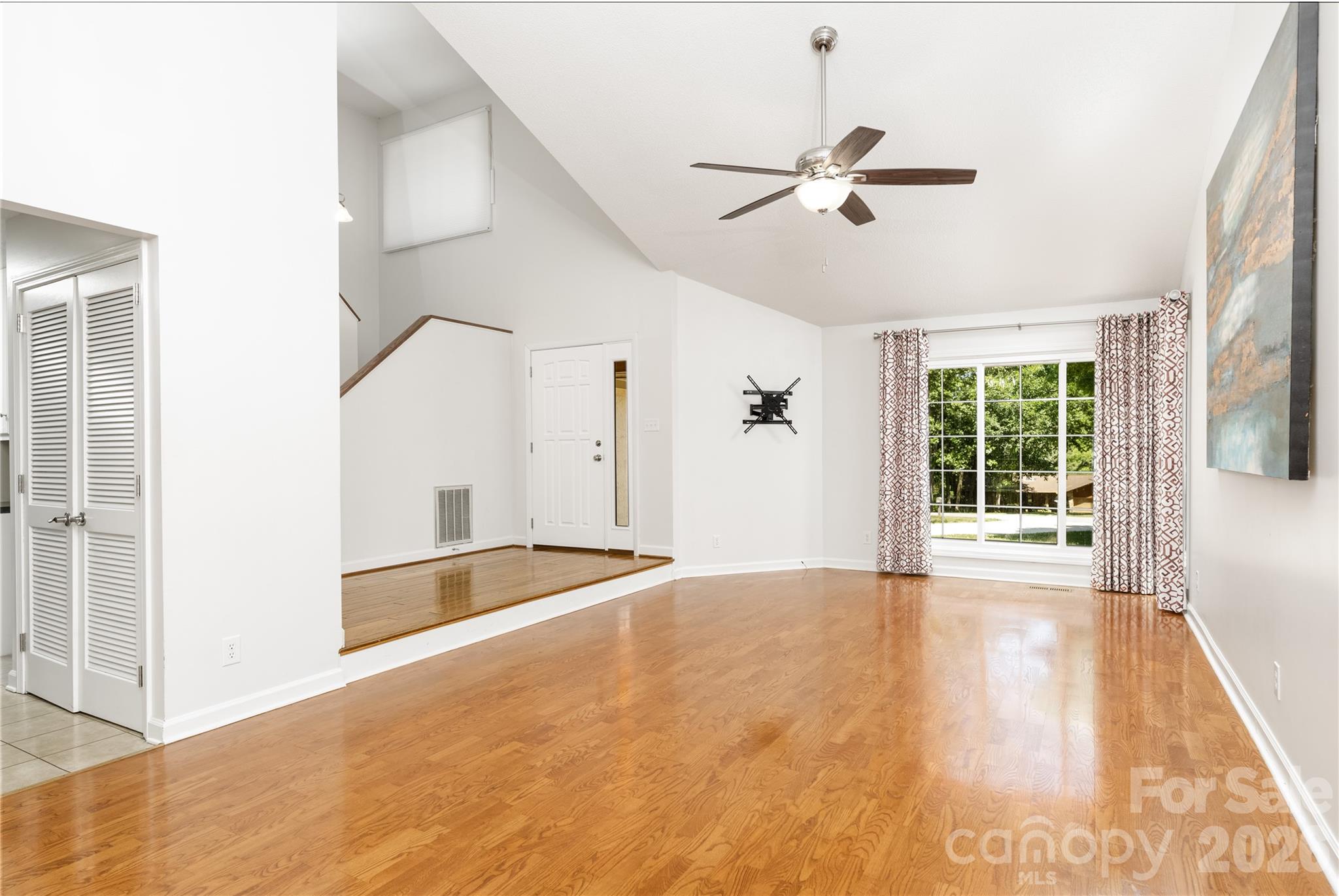 568 Wood Hollow Road Property Photo 6