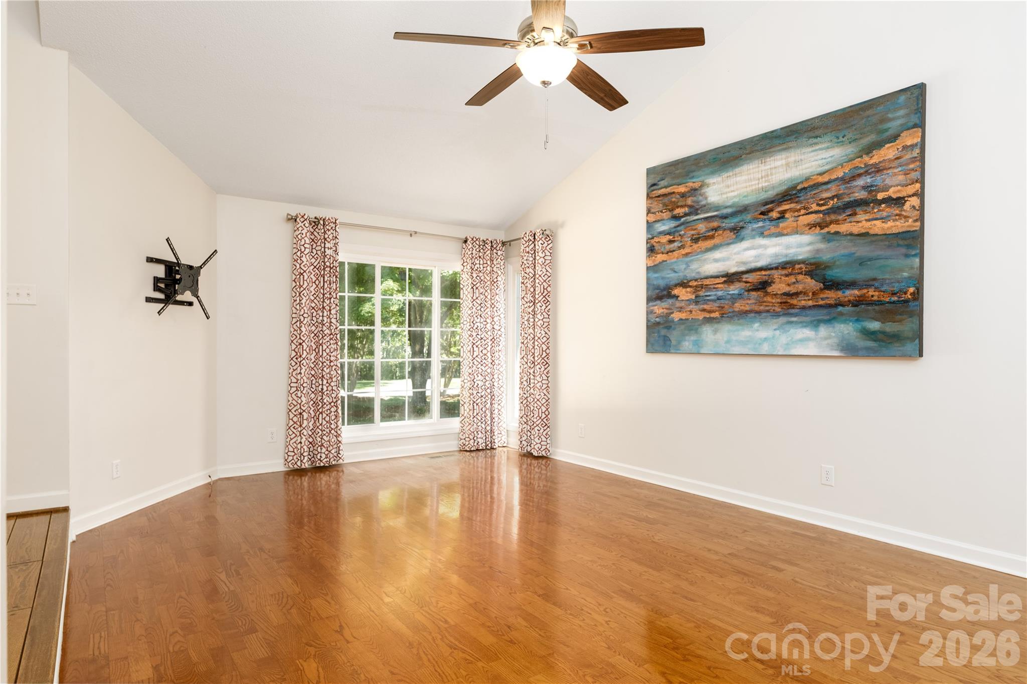 568 Wood Hollow Road Property Photo 8