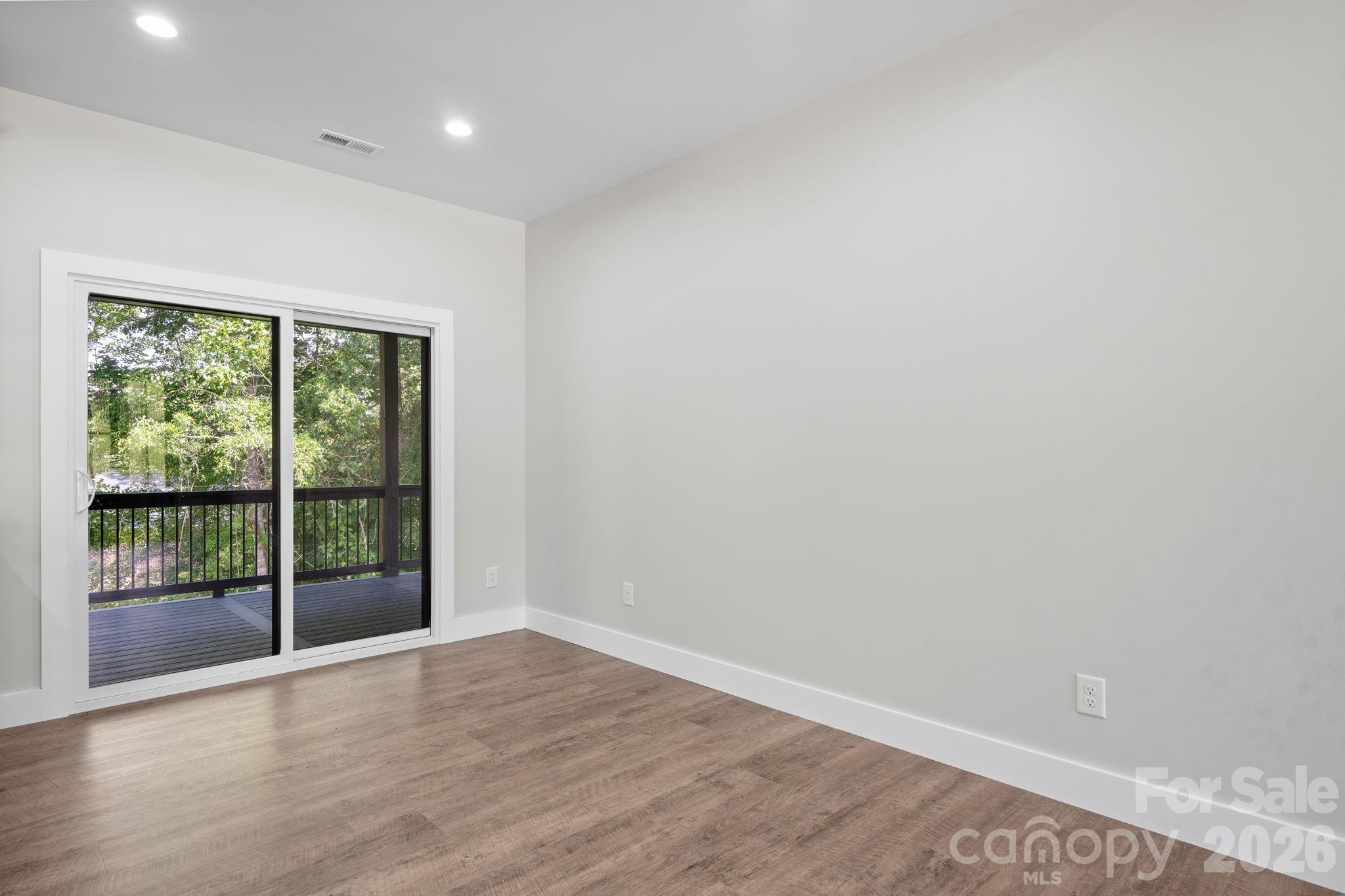 730 Chatsworth Circle Property Photo 16