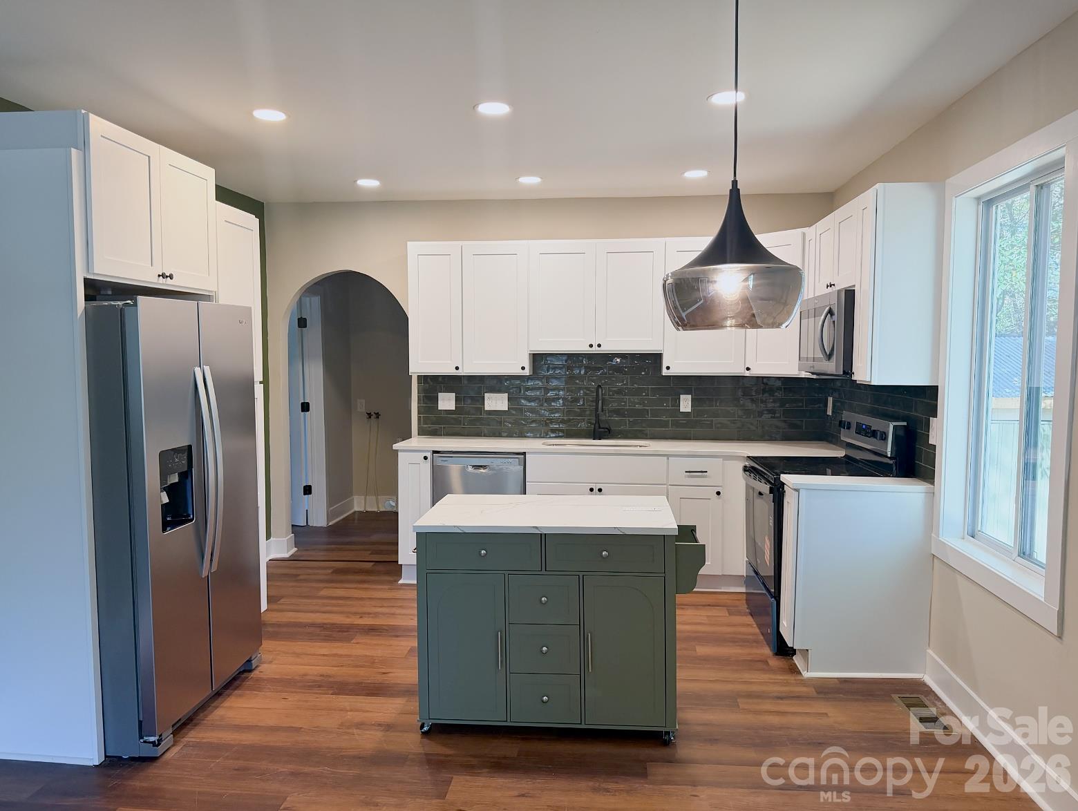 1904 Hemlock Avenue Property Photo 1