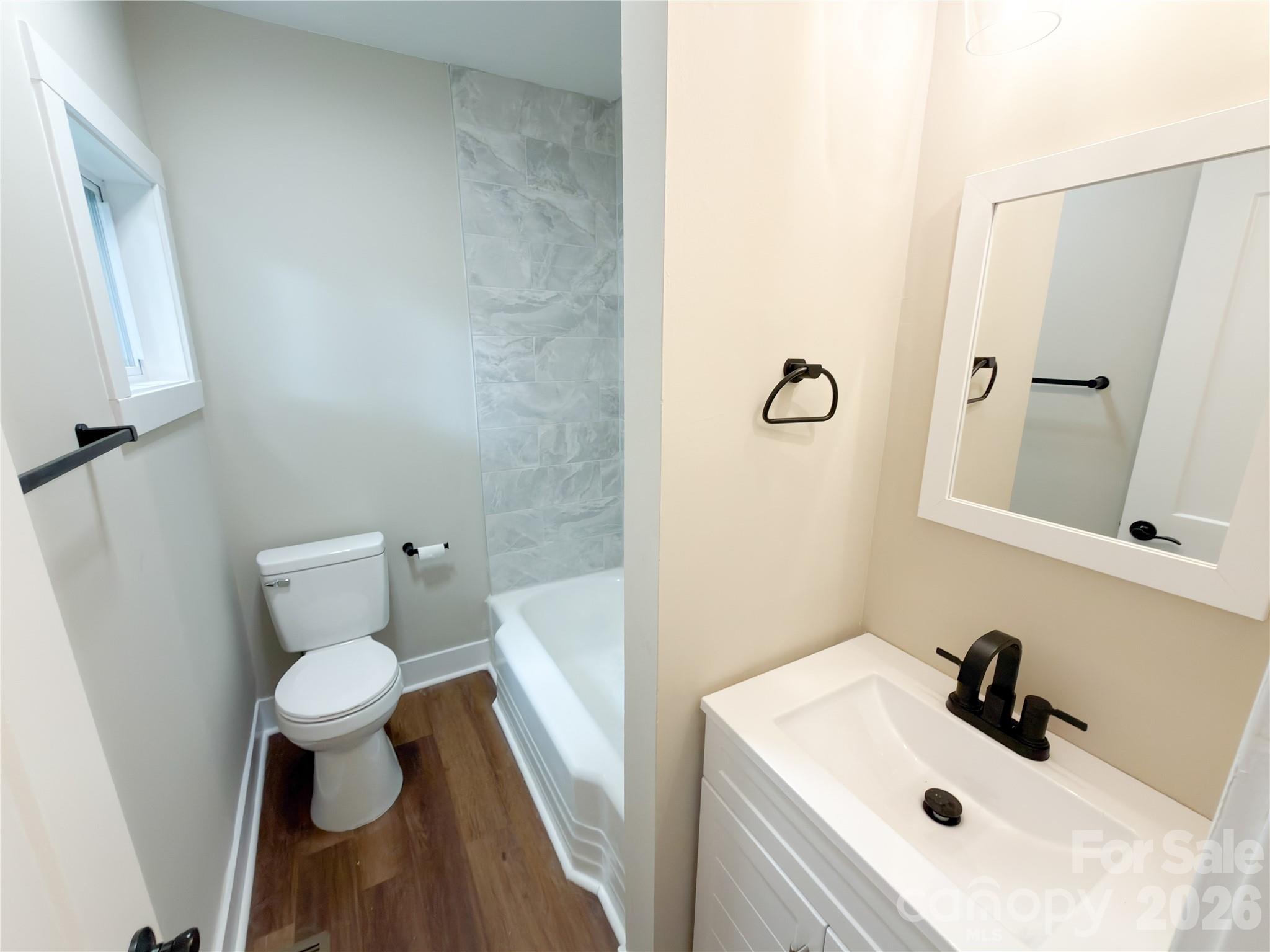 1904 Hemlock Avenue Property Photo 8
