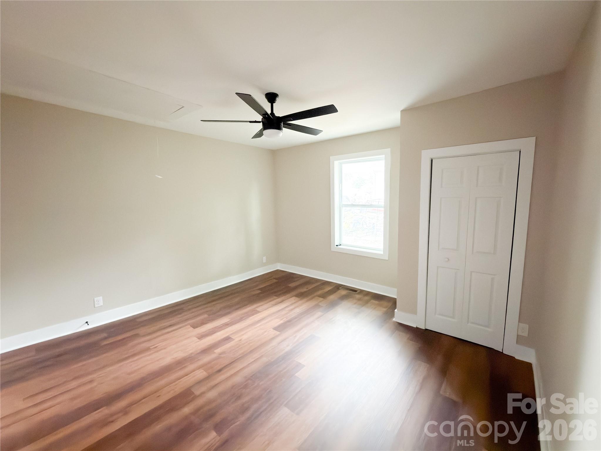 1904 Hemlock Avenue Property Photo 11