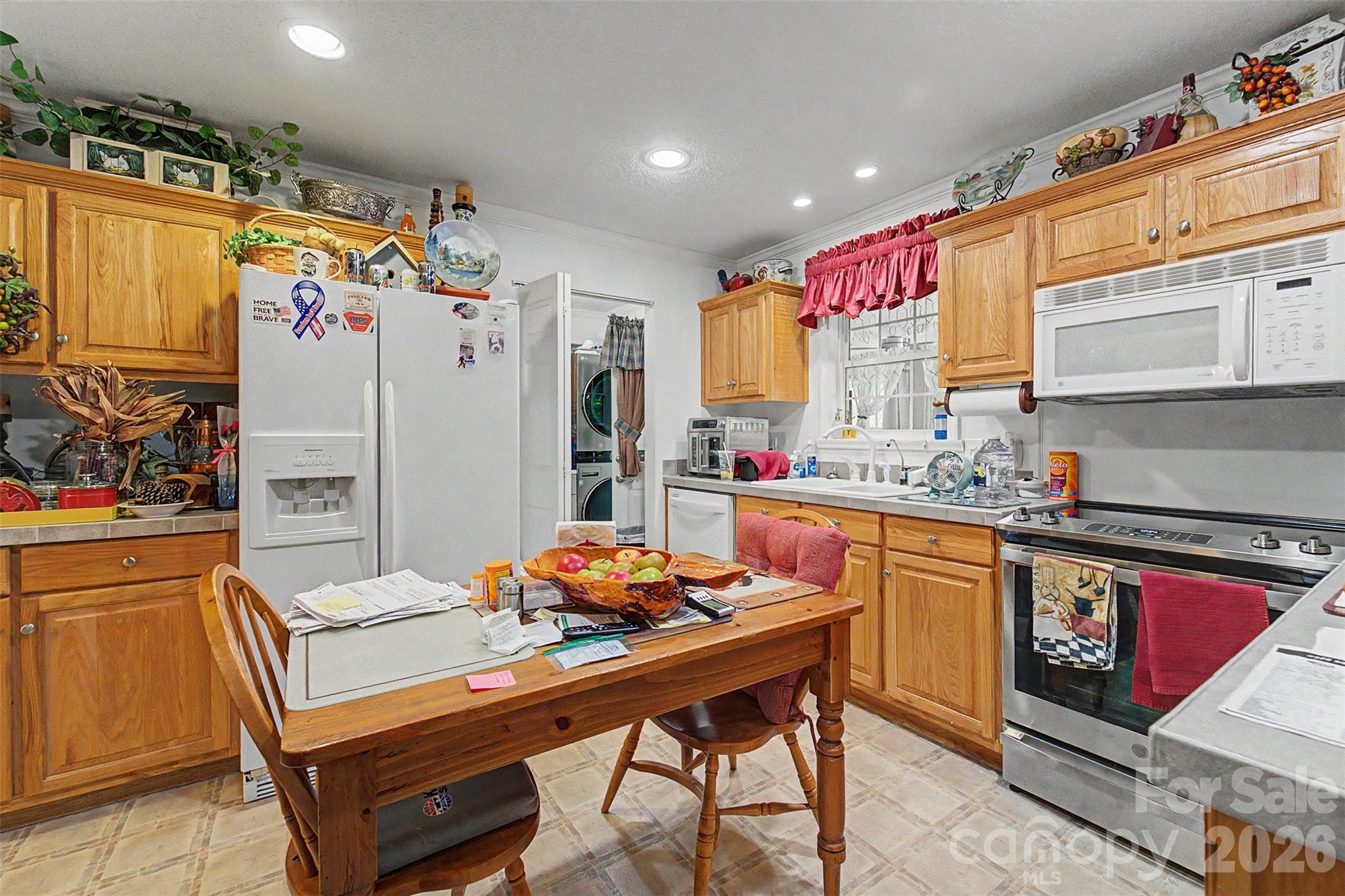 90, 106 & 132 Hennessee Street Property Photo 14